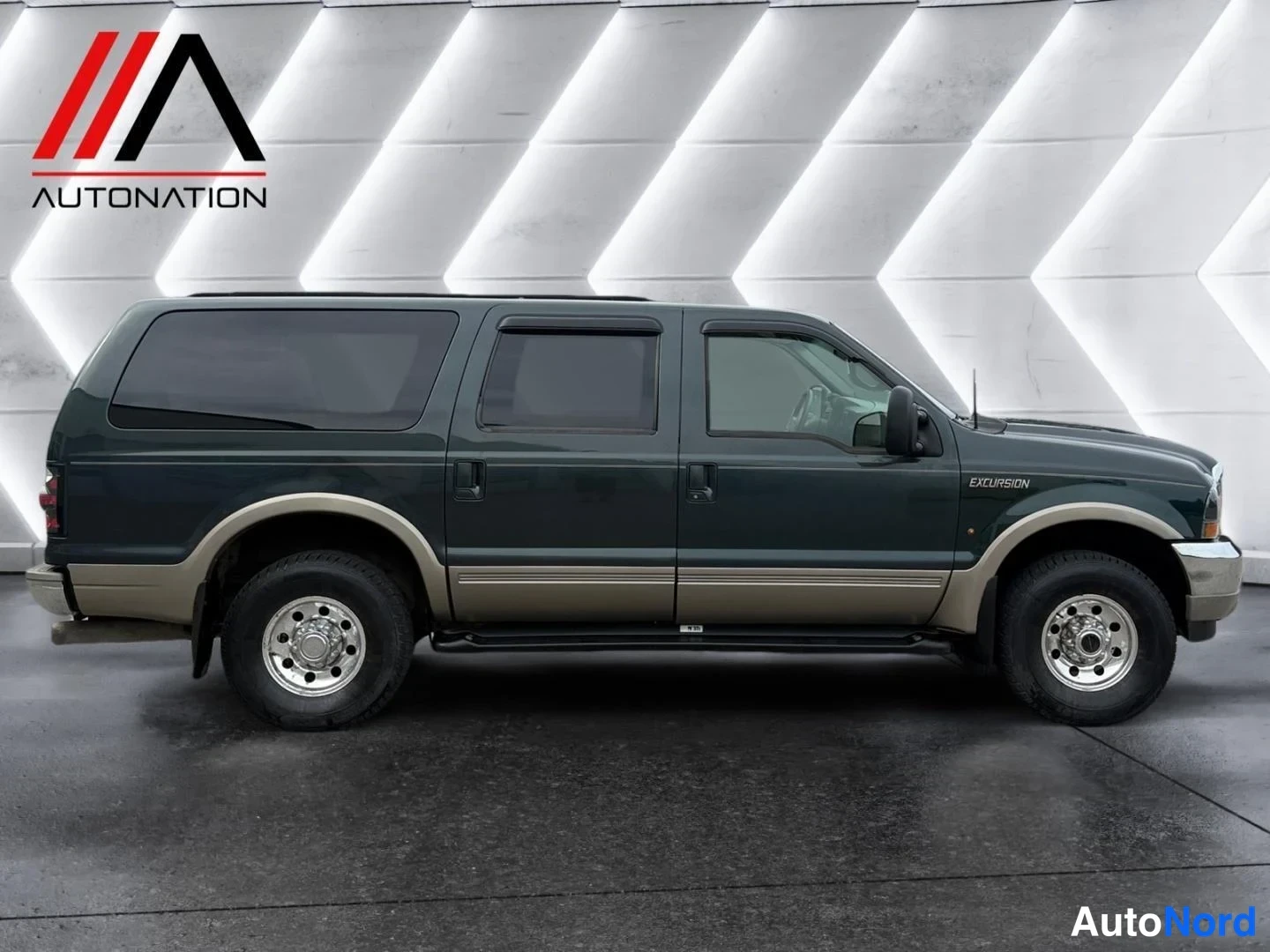 Harmaa Ford Excursion 2000, sivulta, kuva 5