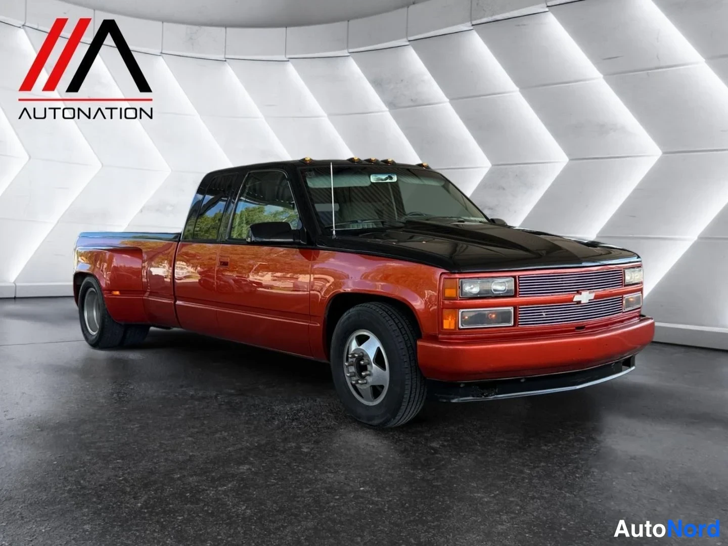 Musta Chevrolet Fleetside 454 1993, etuviisto, keula oikealle, kuva 2