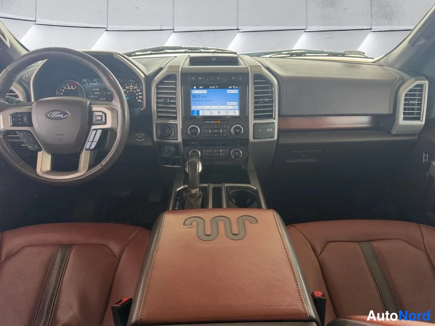 Valkoinen Ford F-150 2018, yksityiskohta, kuva 23