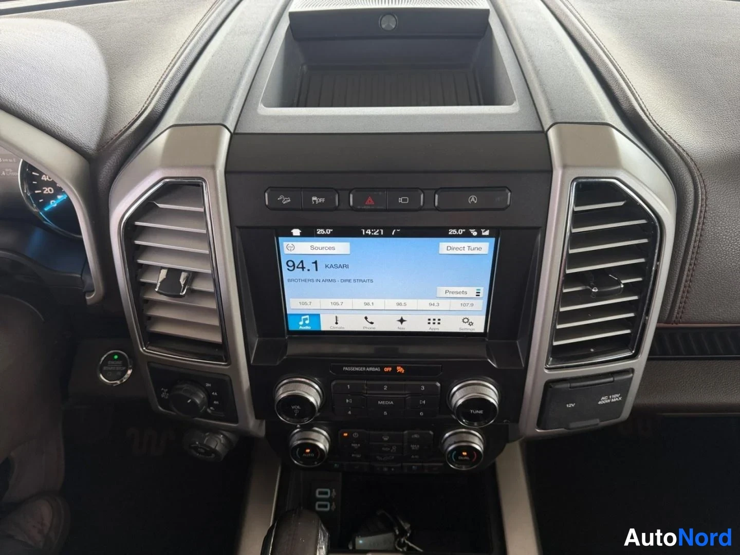 Valkoinen Ford F-150 2018, yksityiskohta, kuva 15