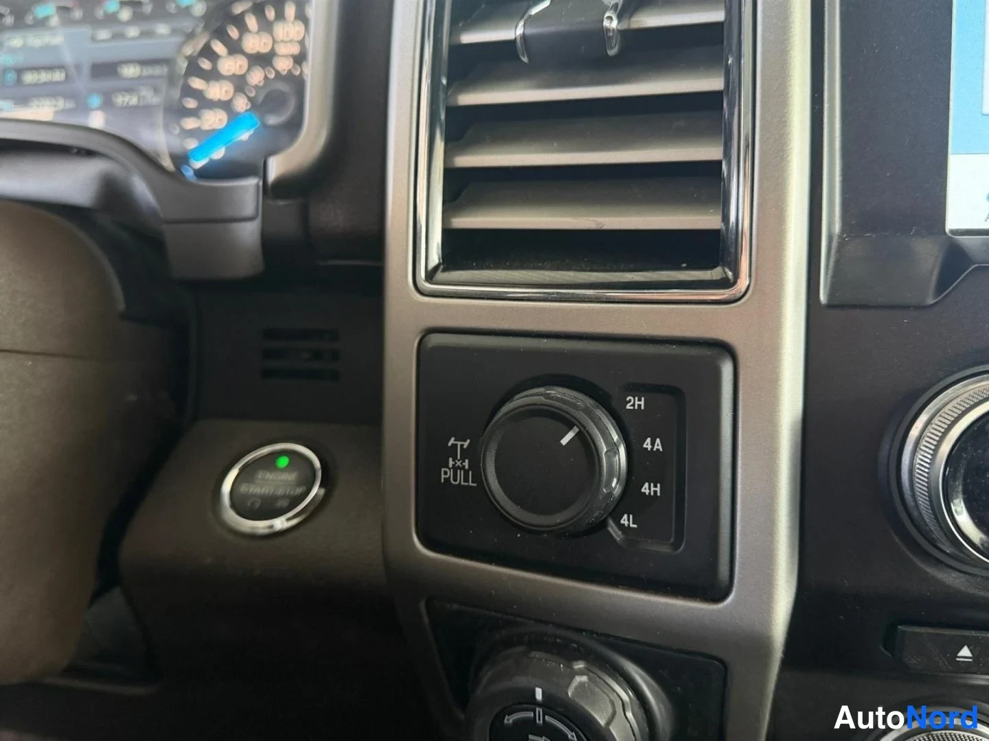 Valkoinen Ford F-150 2018, yksityiskohta, kuva 20