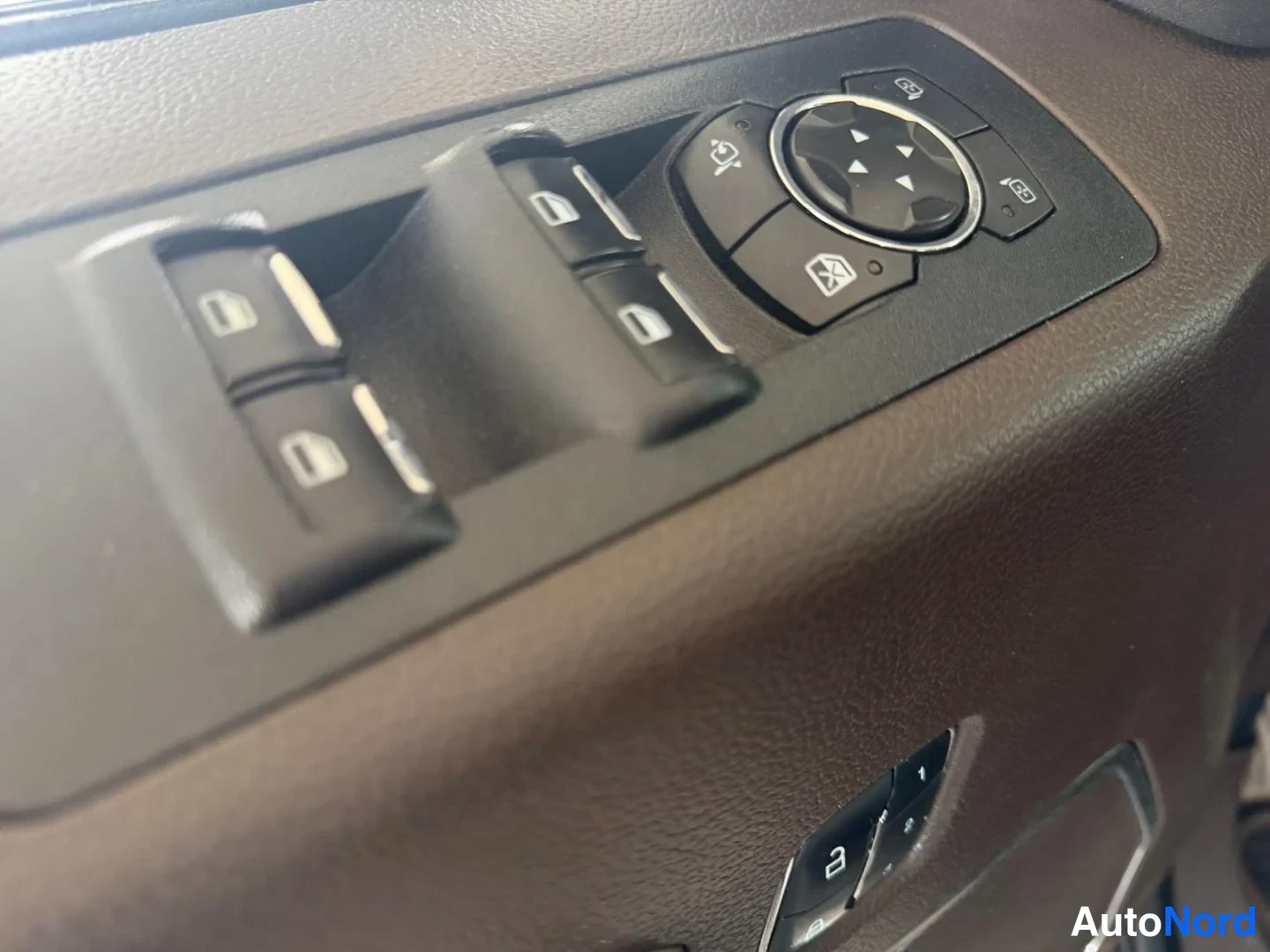 Valkoinen Ford F-150 2018, etuistuimet, kuva 12