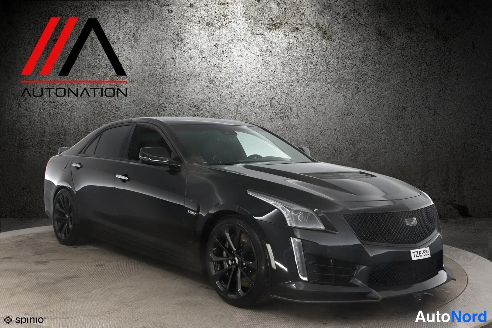 Musta Cadillac CTS-V 2017, etuviisto, keula oikealle, kuva 2