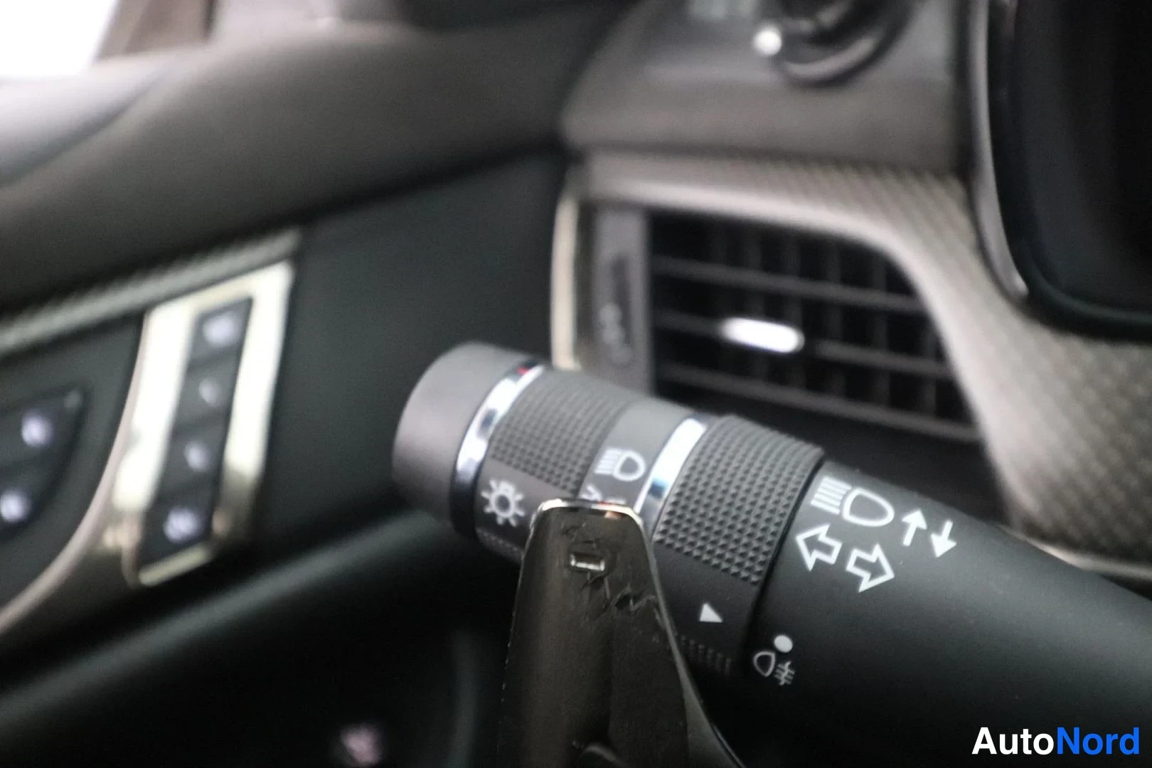 Musta Cadillac CTS-V 2017, yksityiskohta, kuva 18