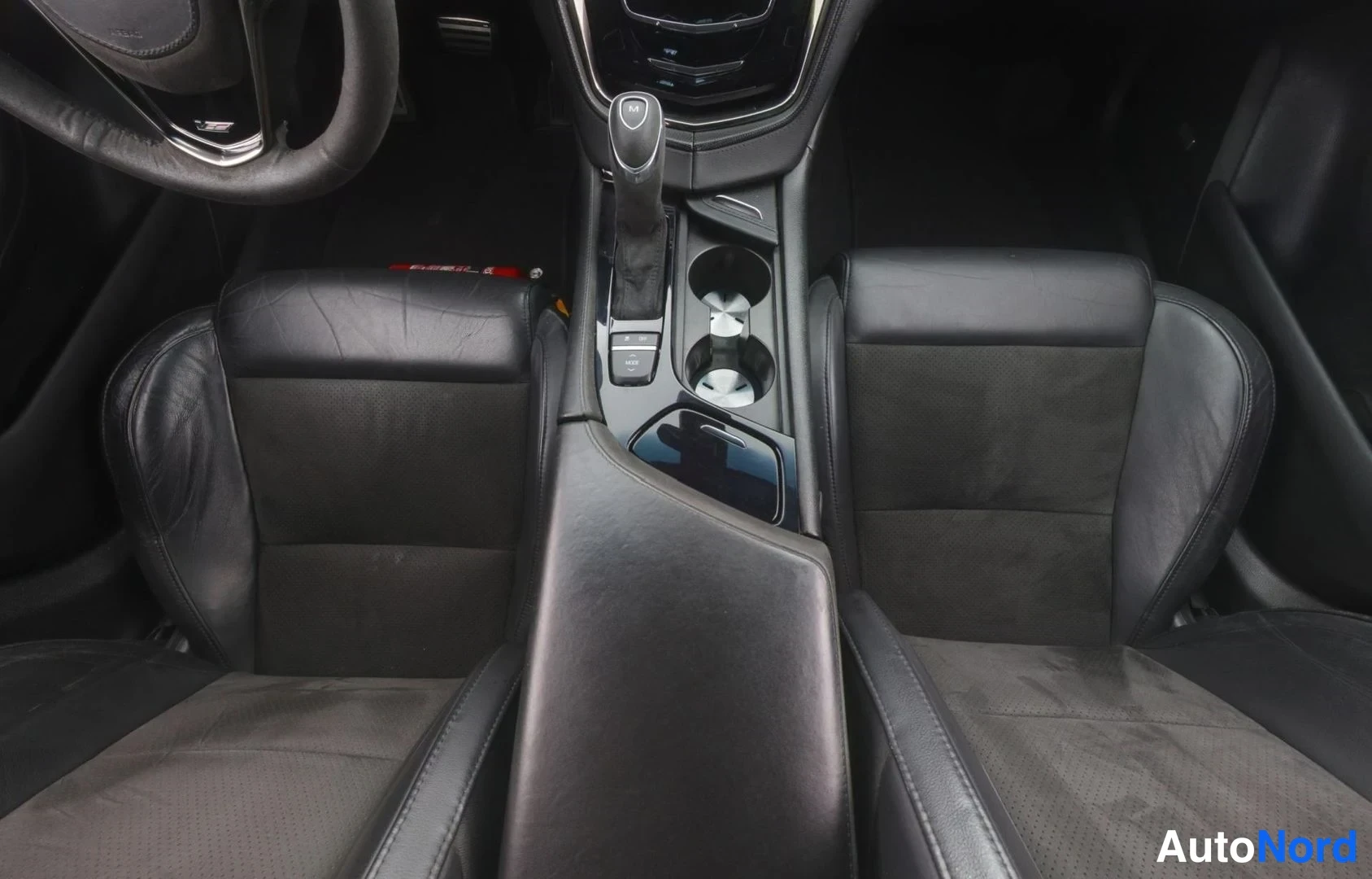 Musta Cadillac CTS-V 2017, etuistuimet, kuva 10