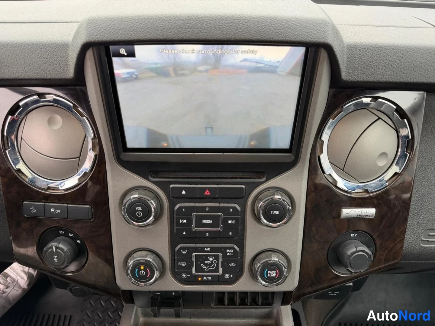 Musta Ford F-250 2013, yksityiskohta, kuva 19
