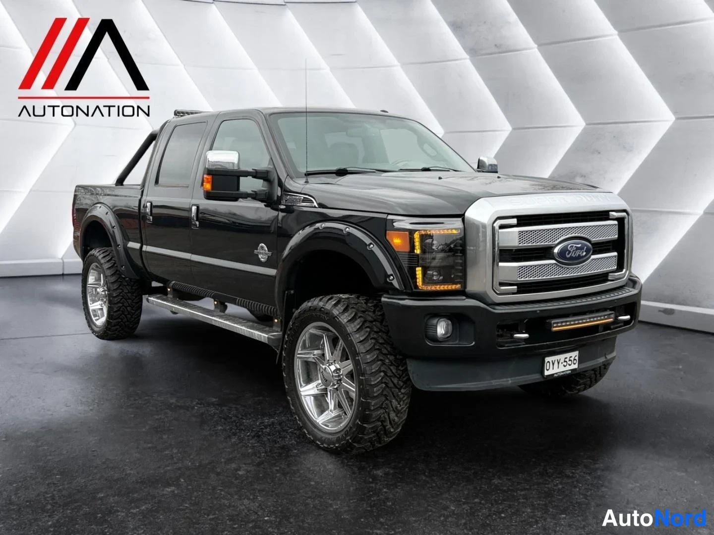 Musta Ford F-250 2013, etuviisto, keula oikealle, kuva 2