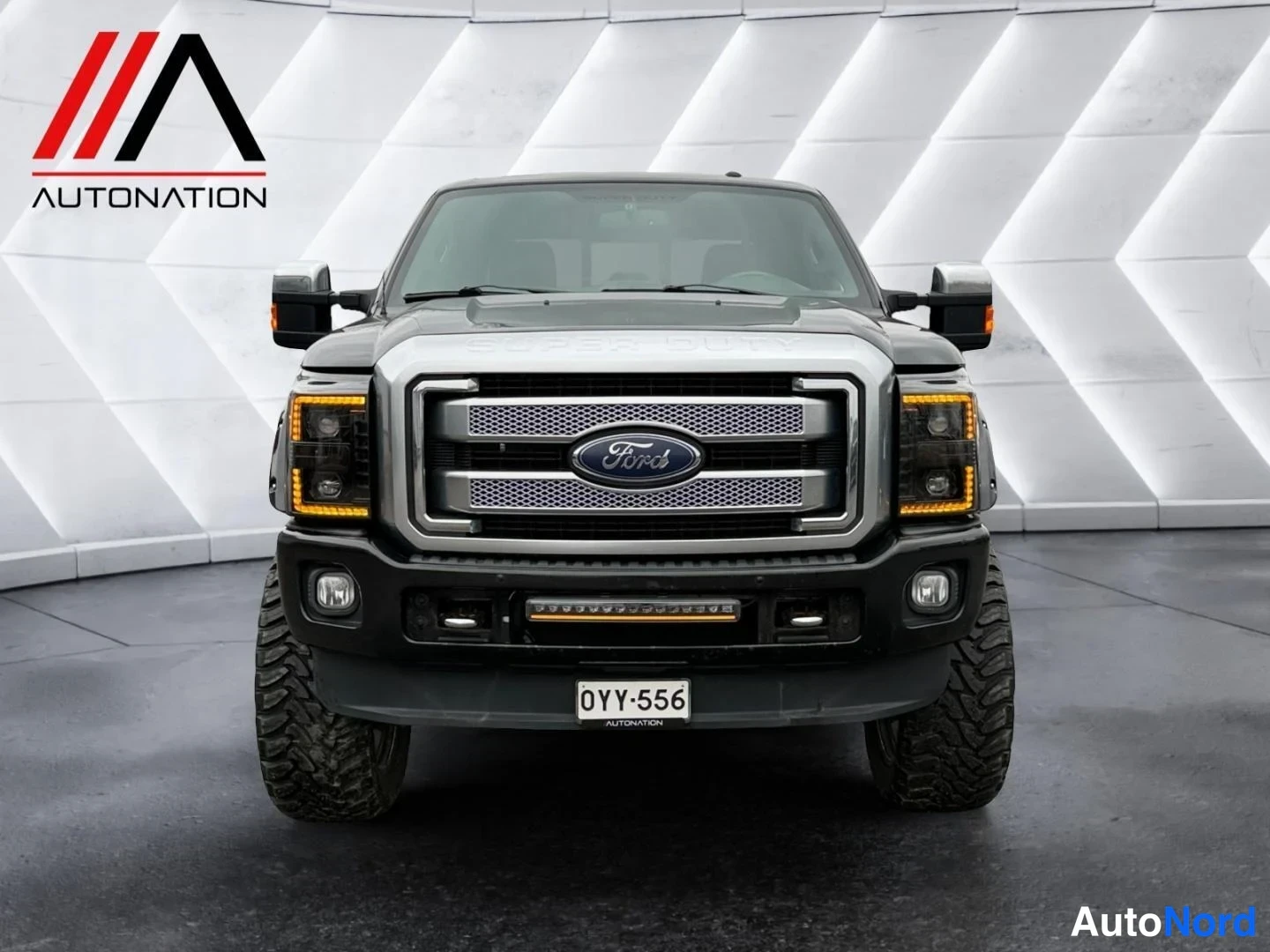 Musta Ford F-250 2013, edestä, kuva 3