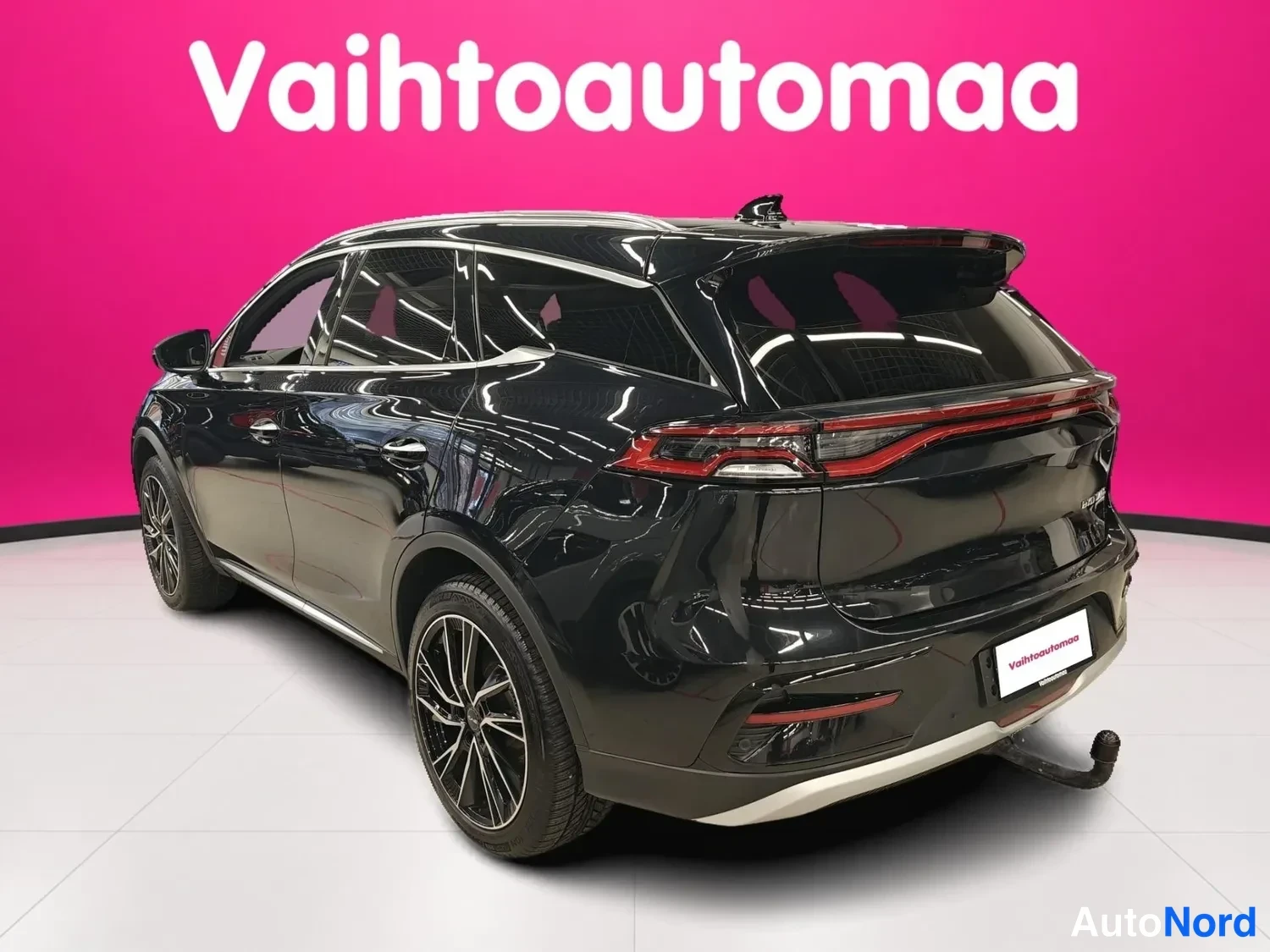 Musta BYD Tang 2025, takaviisto, kuva 3
