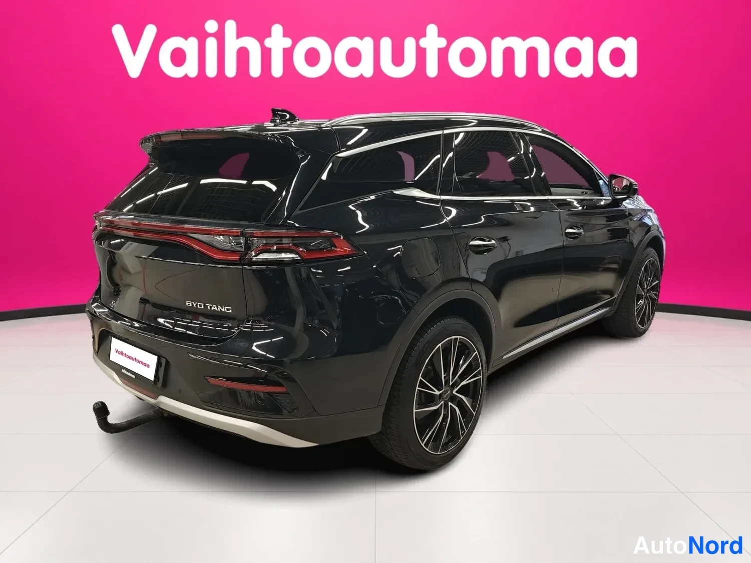 Musta BYD Tang 2025, takaviisto, kuva 4