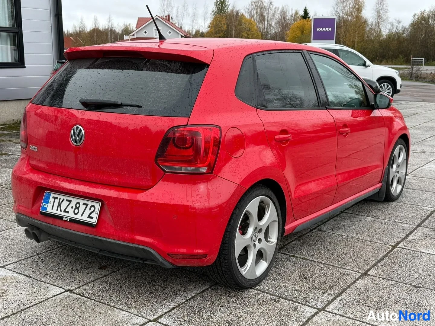 Punainen Volkswagen Polo GTI 2011, takaviisto, kuva 2