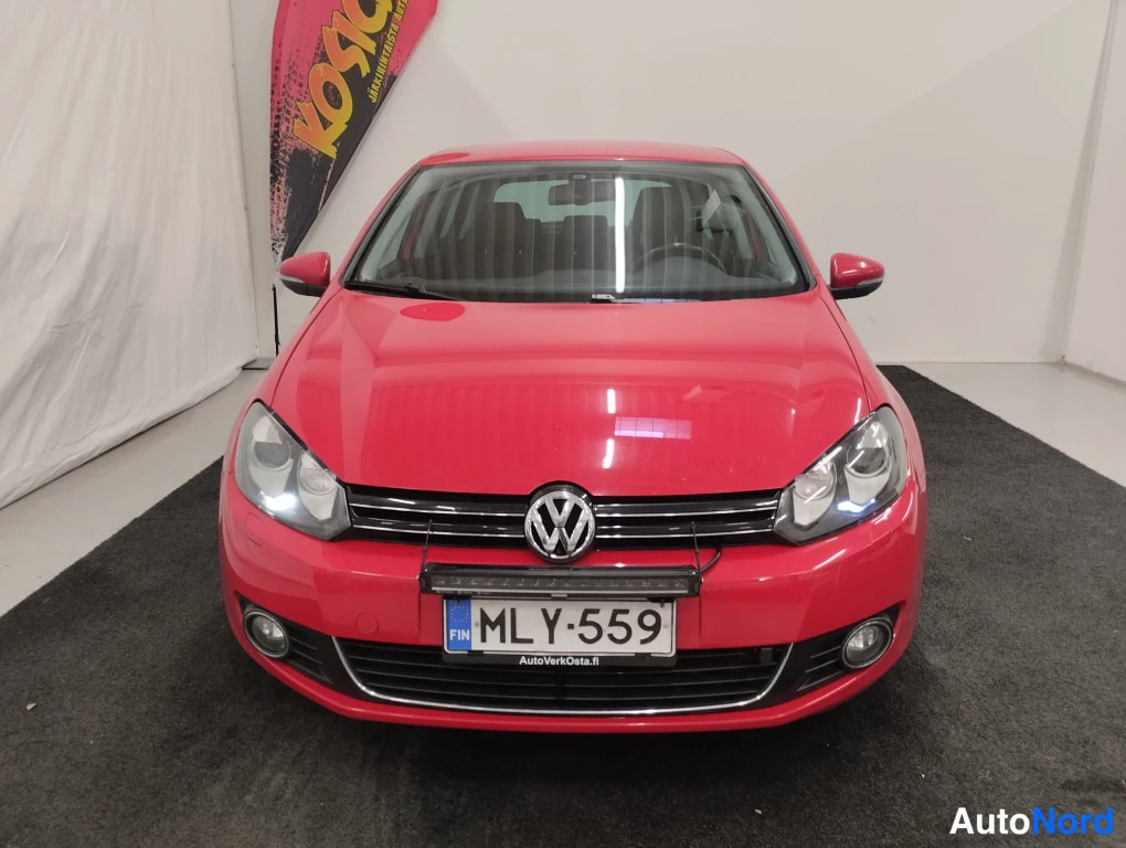 Punainen Volkswagen Golf 2010, kuva 3