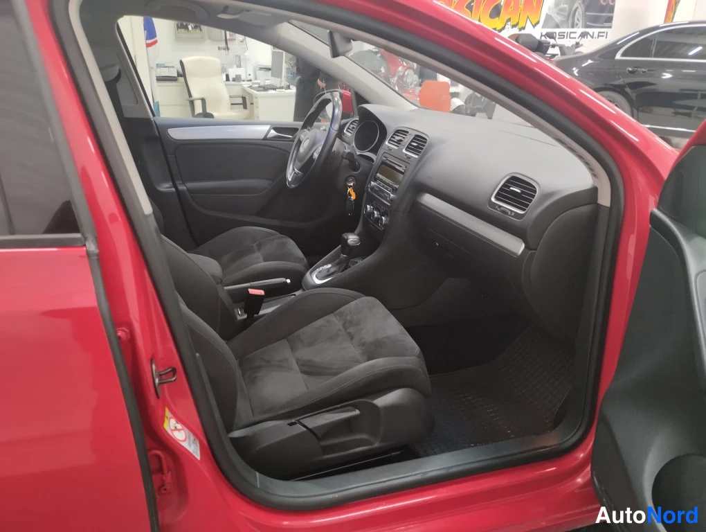 Punainen Volkswagen Golf 2010, kuva 6