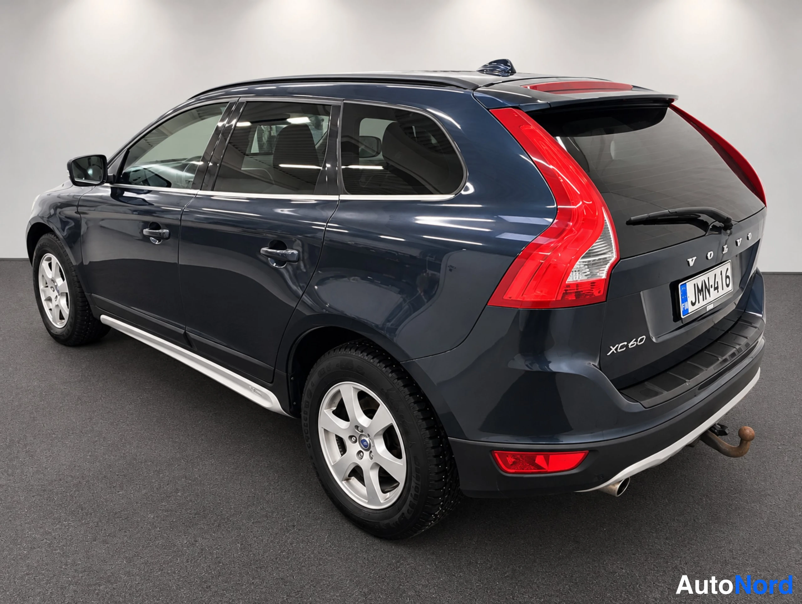 Sininen Volvo XC60 2013, takaviisto, kuva 8
