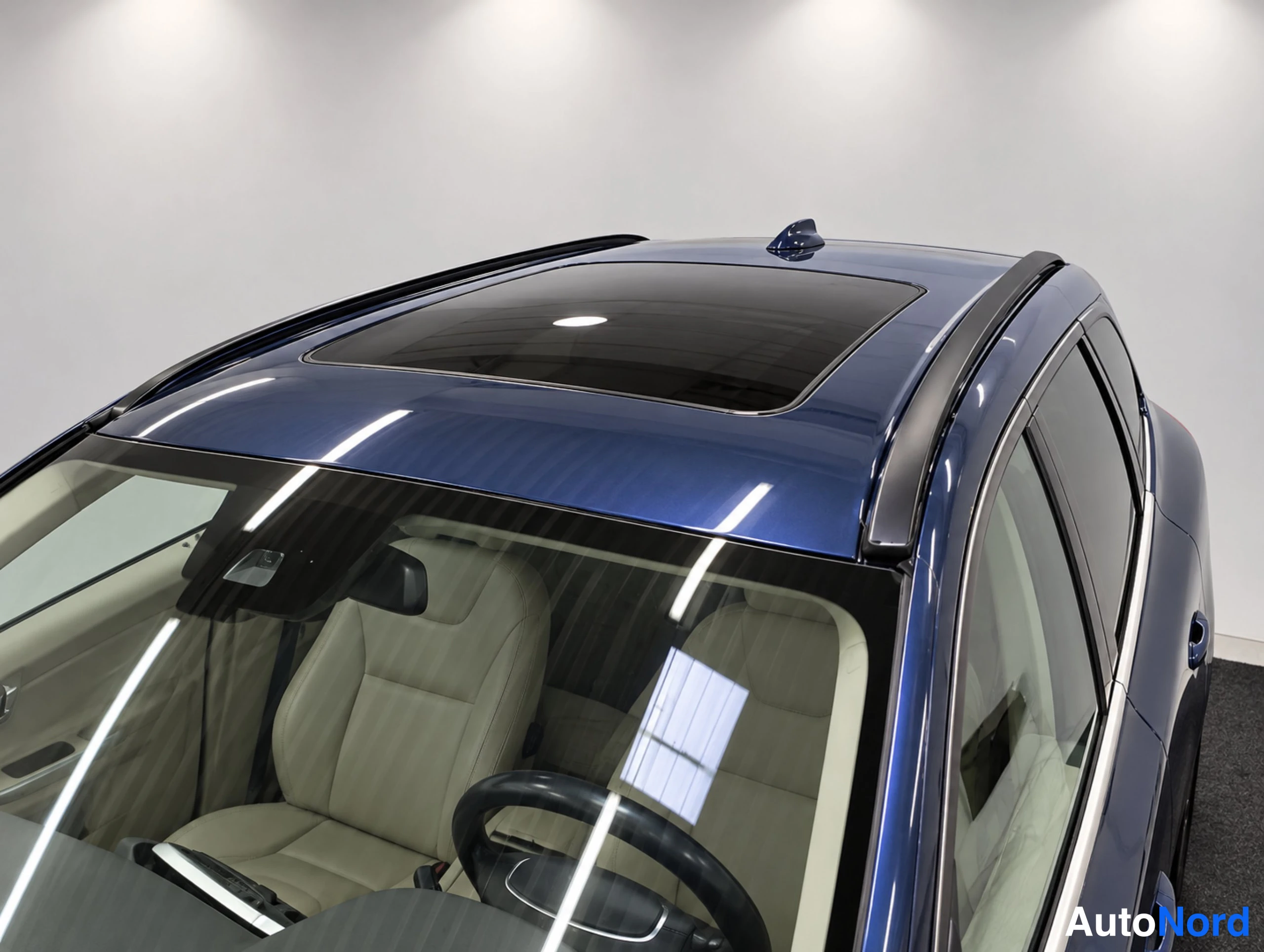 Sininen Volvo XC60 2013, yksityiskohta, kuva 25