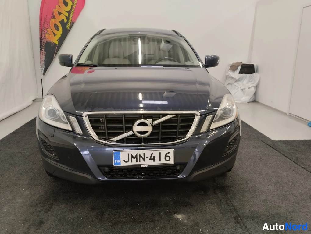 Sininen Volvo XC60 2013, edestä, kuva 3