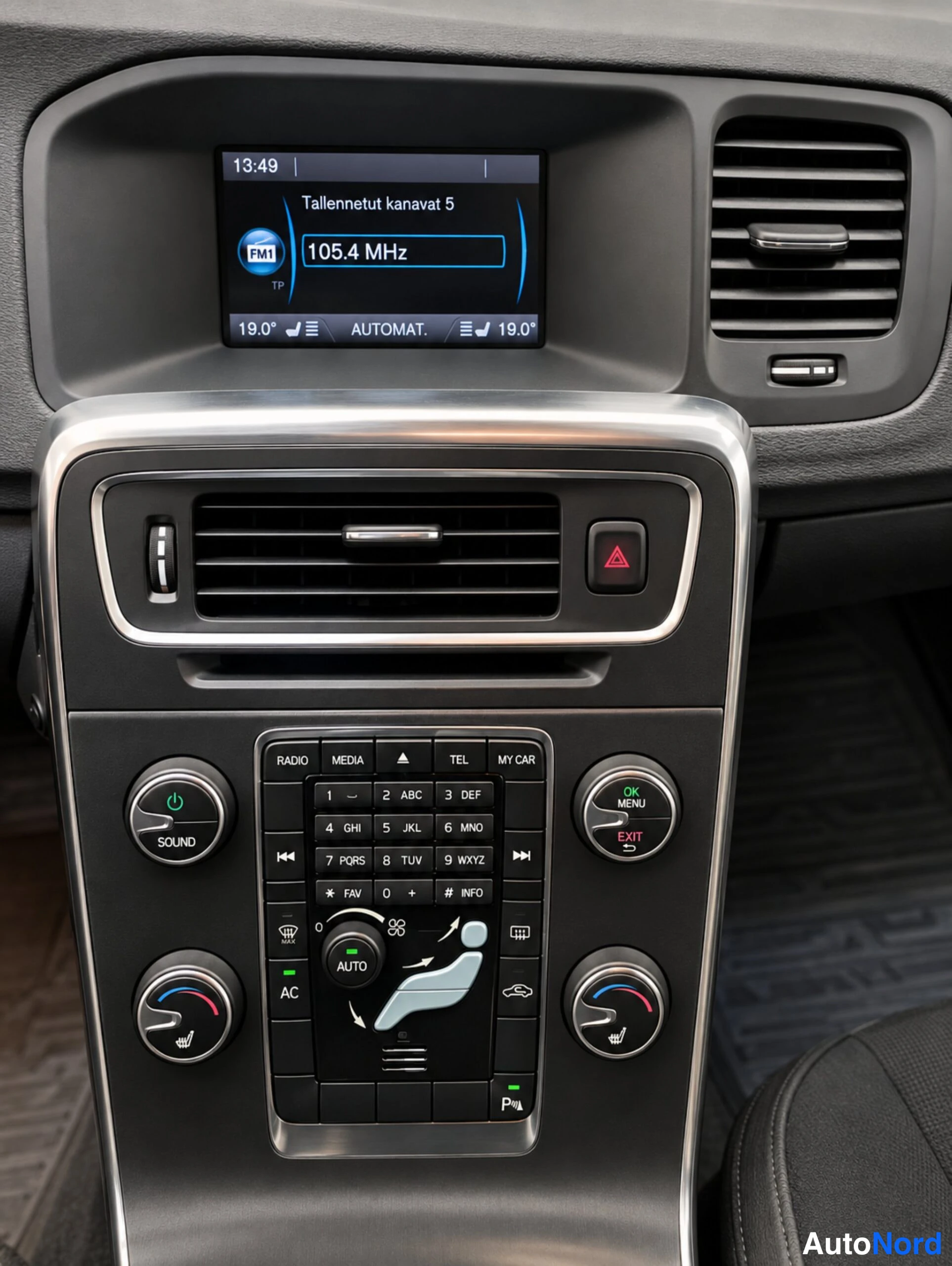 Musta Volvo S60 2011, yksityiskohta, kuva 19