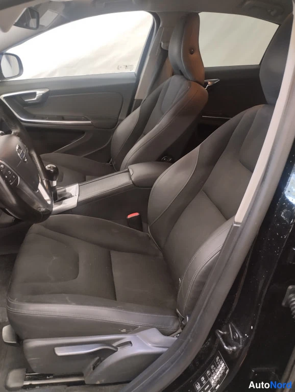 Musta Volvo S60 2011, etuistuimet, kuva 7
