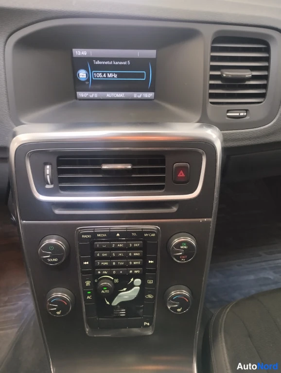 Musta Volvo S60 2011, yksityiskohta, kuva 11