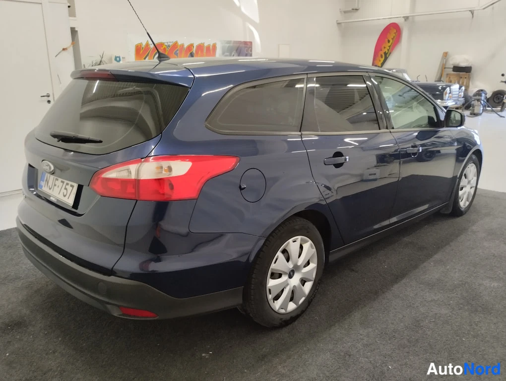 Sininen Ford Focus 2013, kuva 5