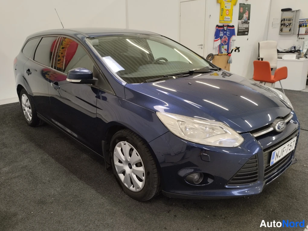 Sininen Ford Focus 2013, kuva 2