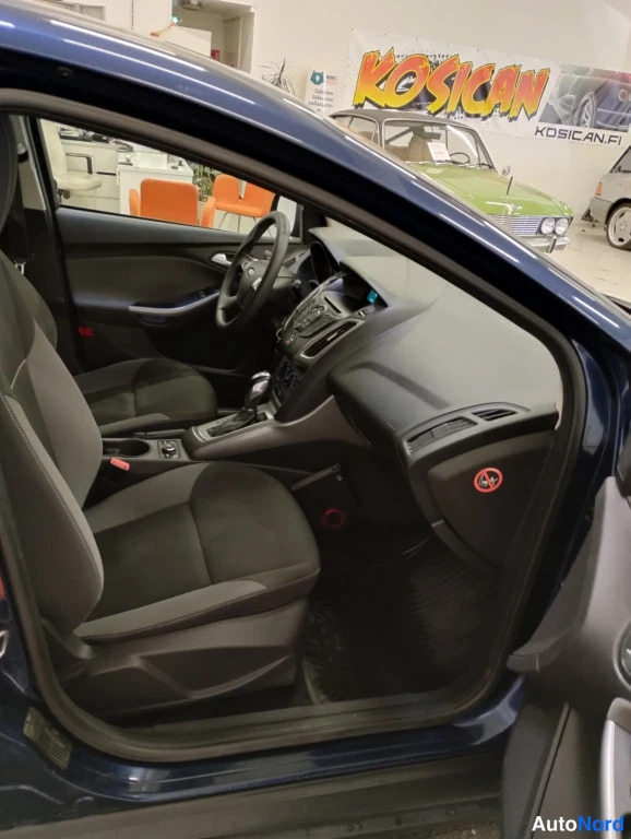 Sininen Ford Focus 2013, kuva 8