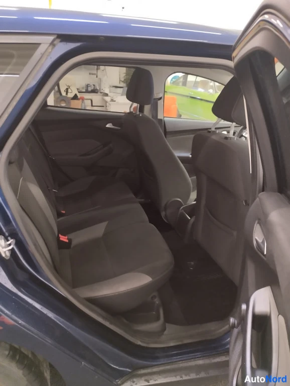 Sininen Ford Focus 2013, kuva 9