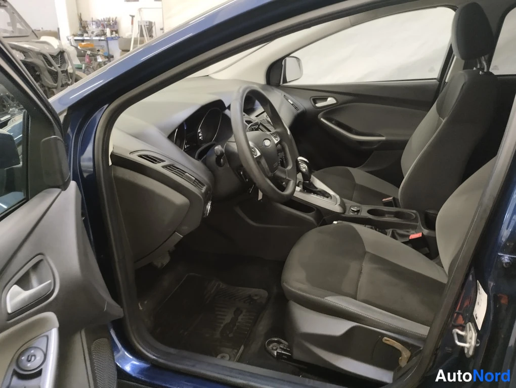 Sininen Ford Focus 2013, kuva 6