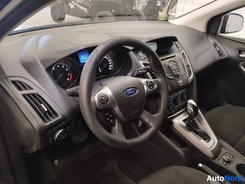 Sininen Ford Focus 2013, kuva 7