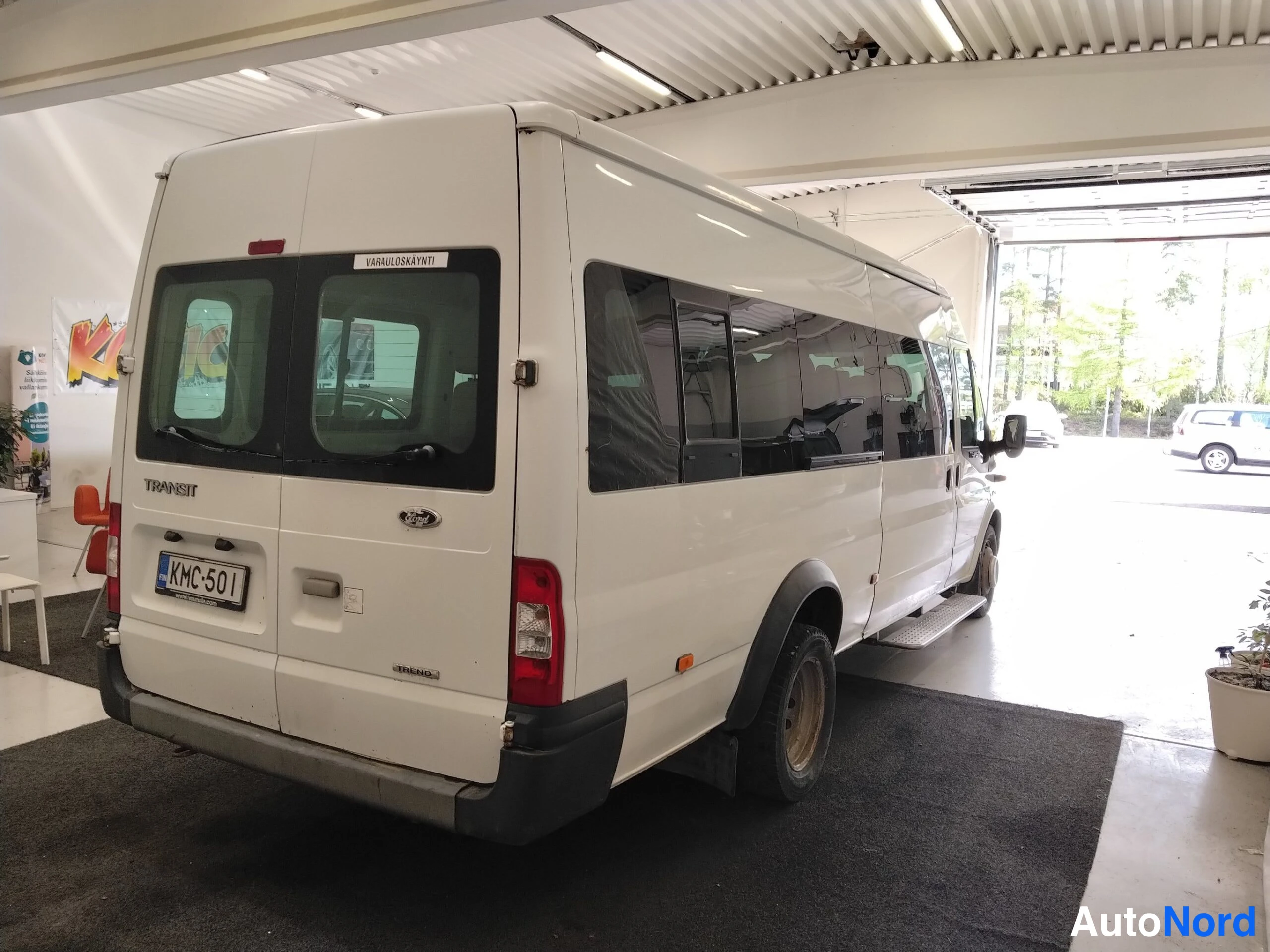 Valkoinen Ford Transit 2013, takaviisto, kuva 11