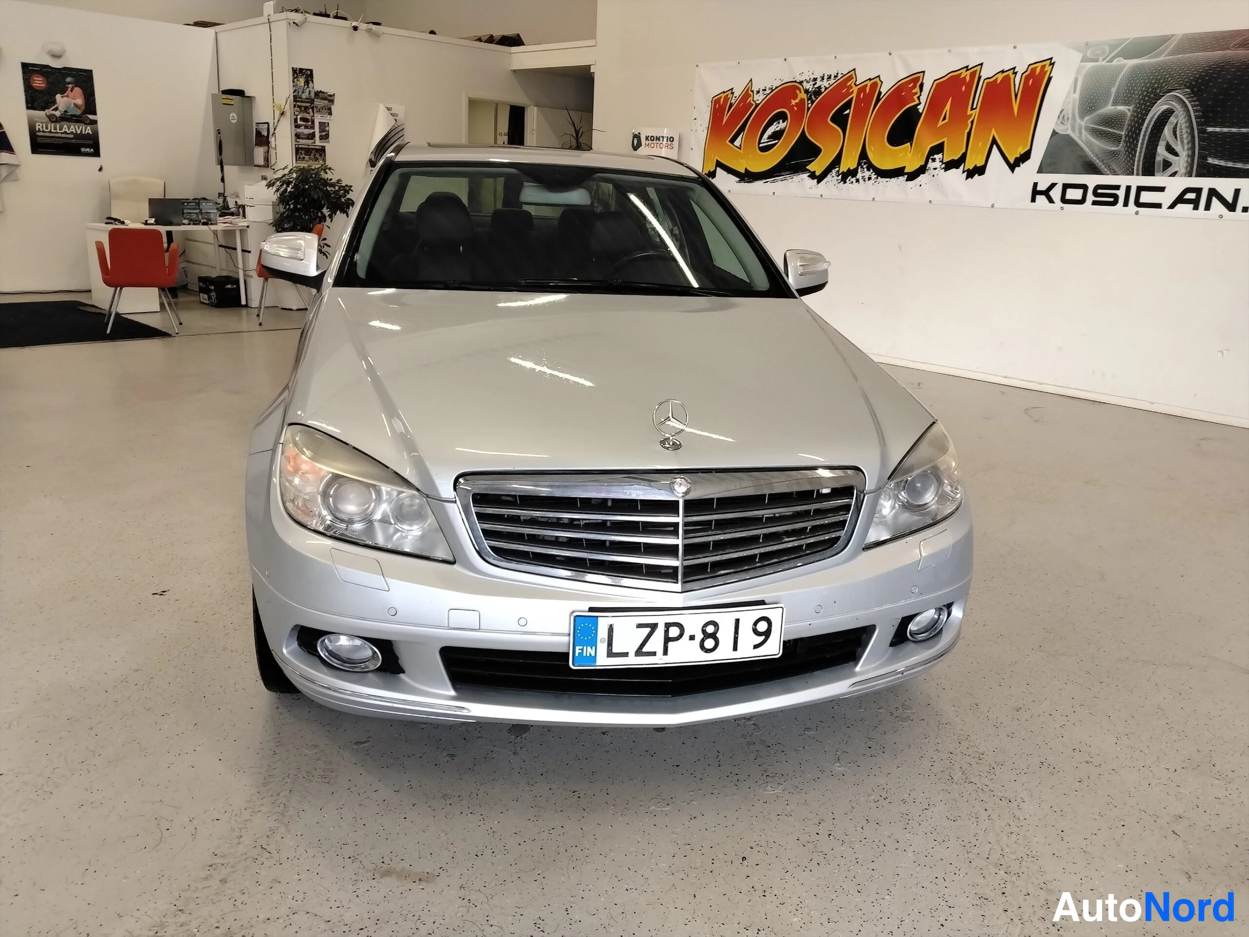 Harmaa Mercedes-Benz C 2011, edestä, kuva 6