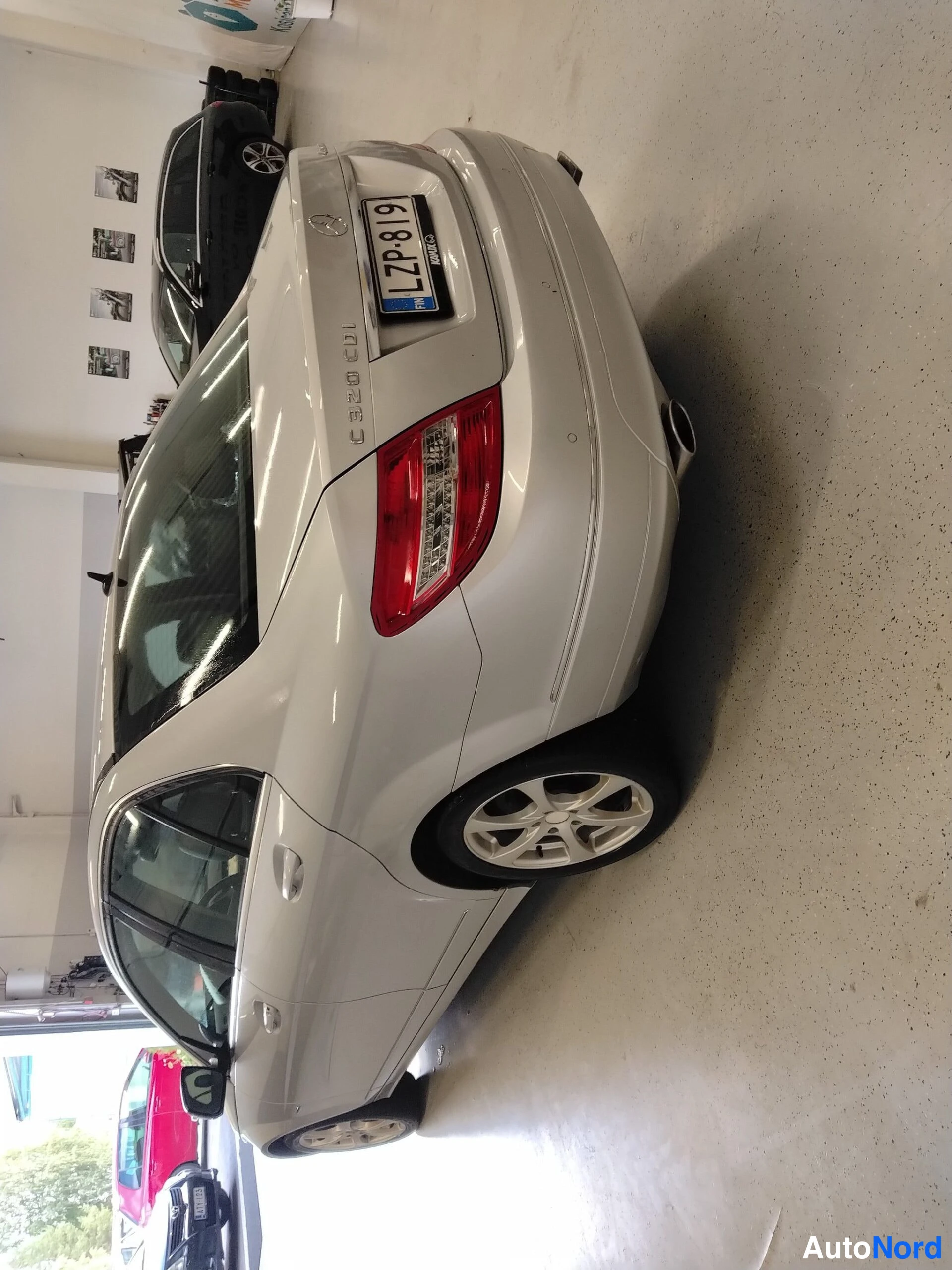 Harmaa Mercedes-Benz C 2011, takaviisto, kuva 9