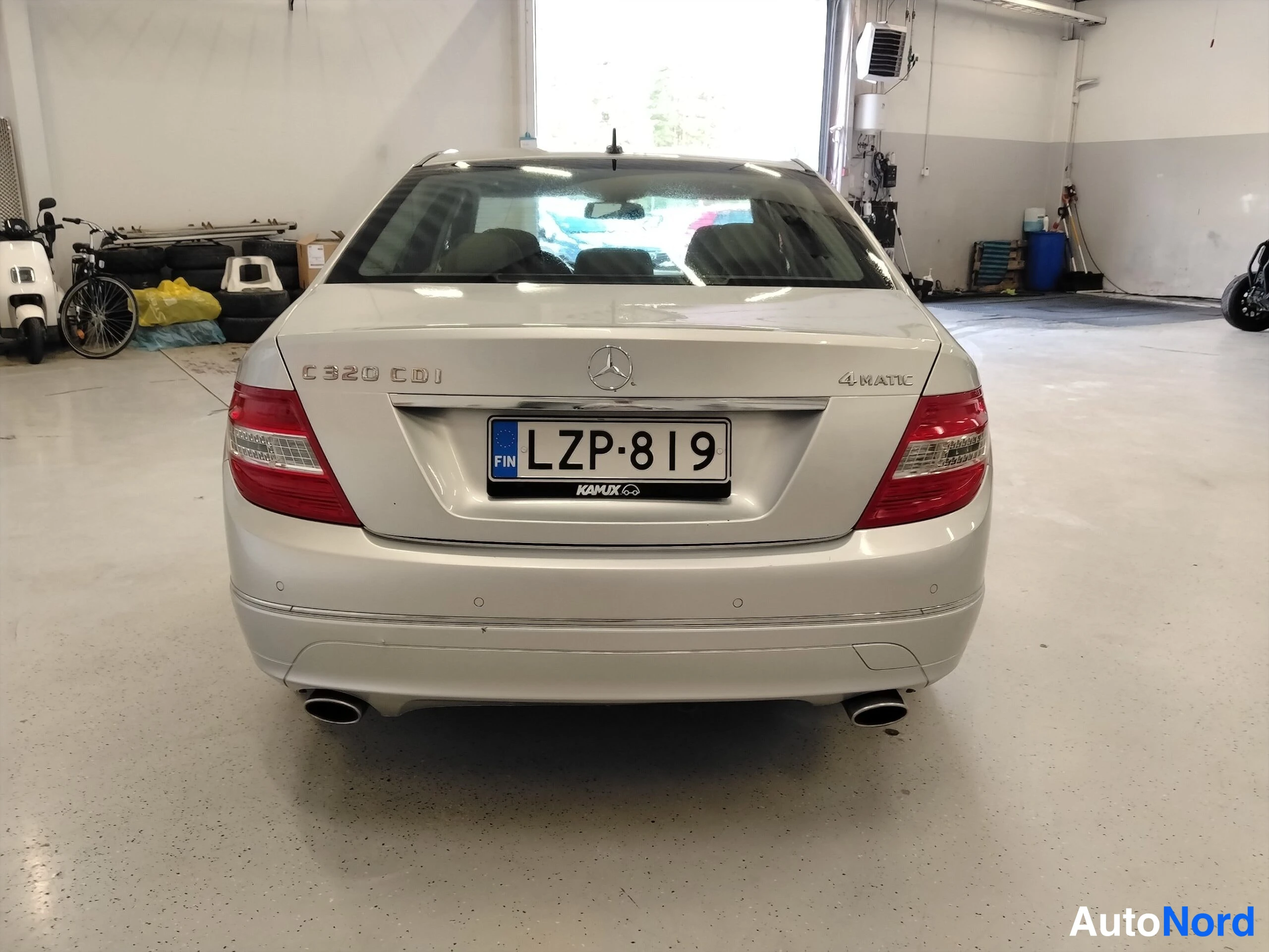 Harmaa Mercedes-Benz C 2011, takaa, kuva 13