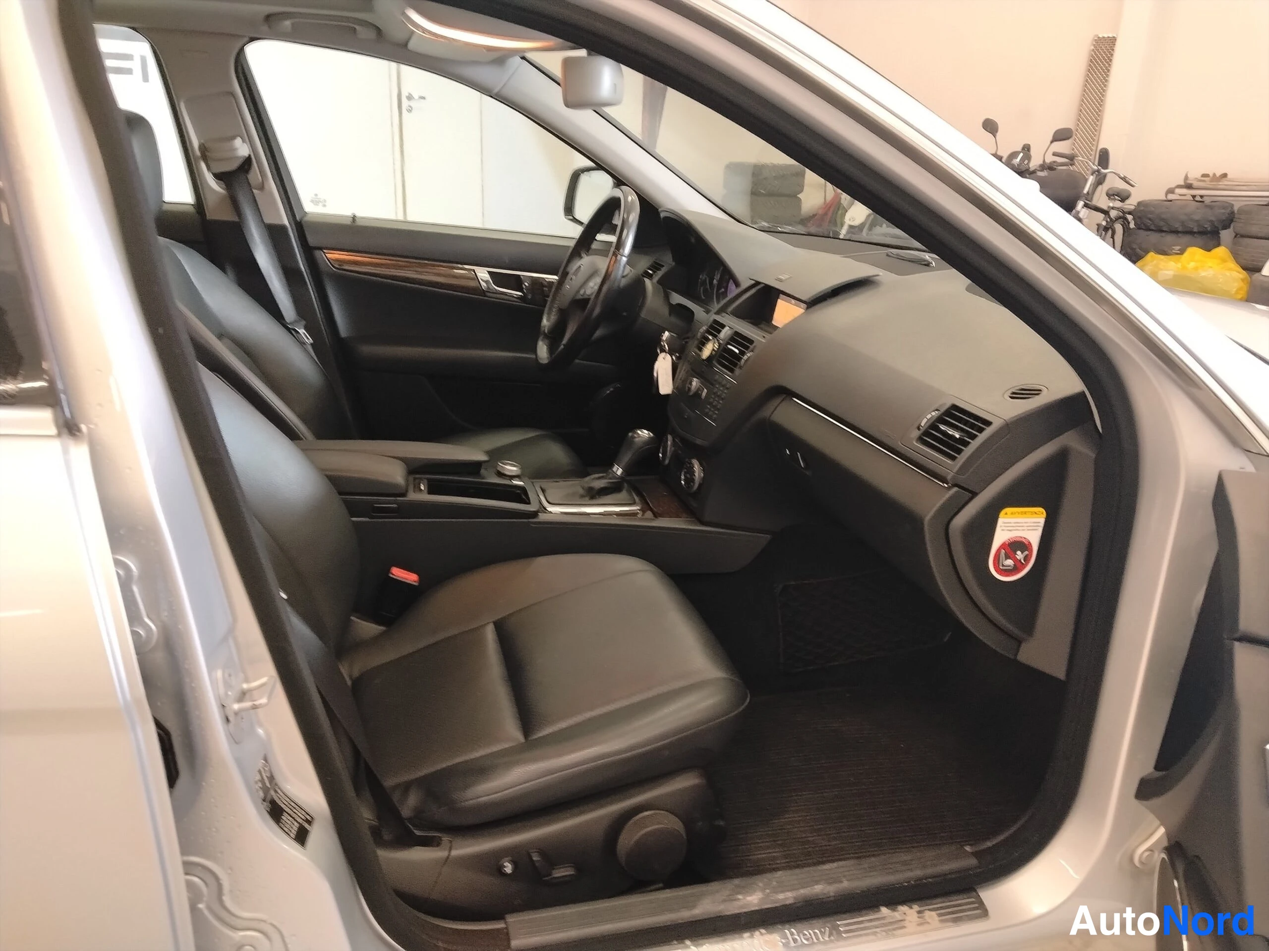 Harmaa Mercedes-Benz C 2011, etuistuimet, kuva 20