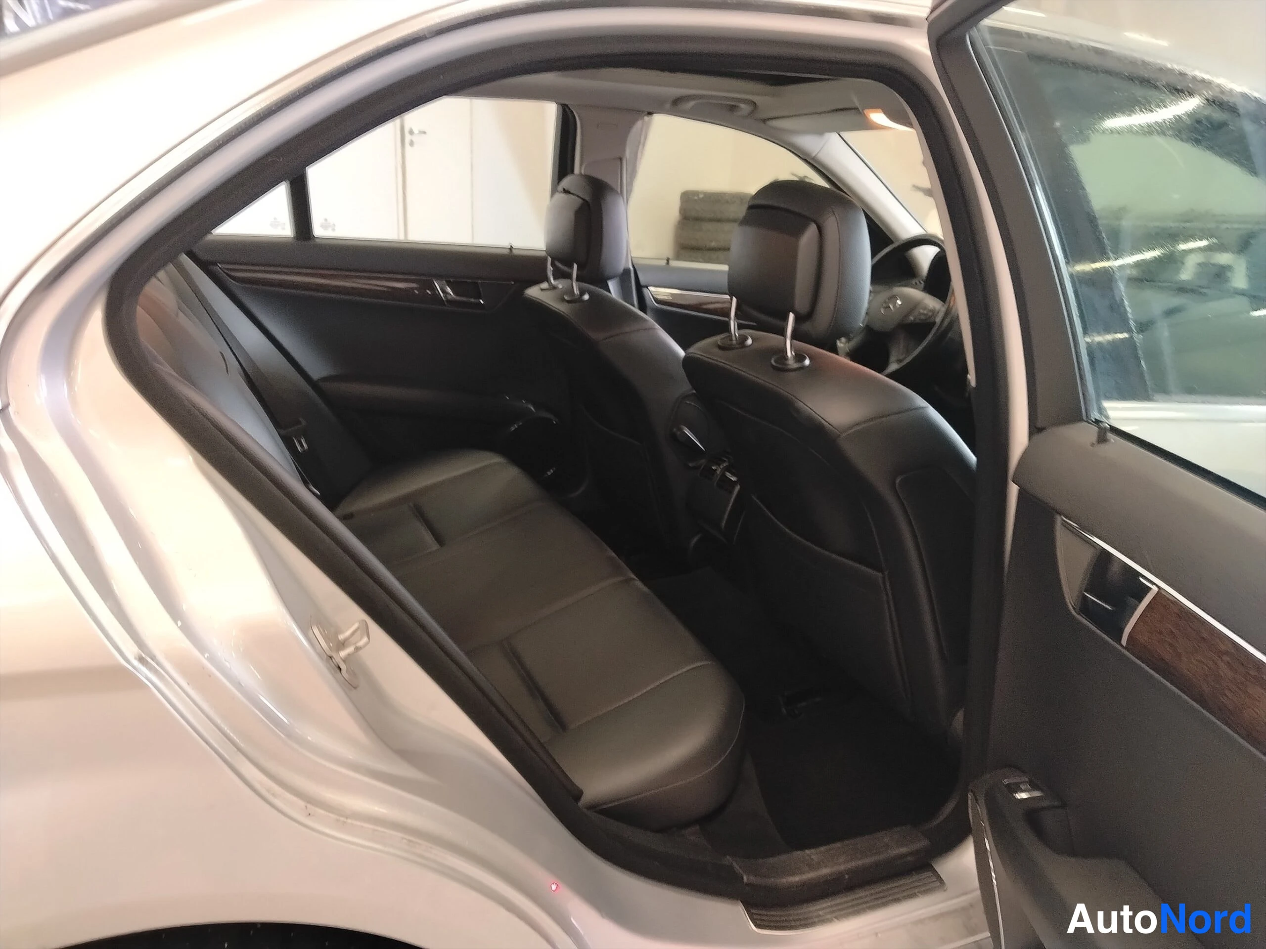 Harmaa Mercedes-Benz C 2011, takaistuimet, kuva 22