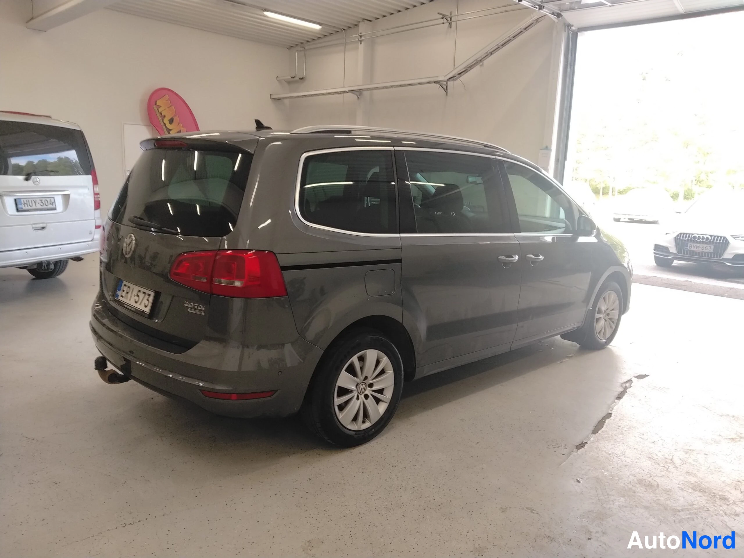 Harmaa Volkswagen Sharan 2011, takaviisto, kuva 12