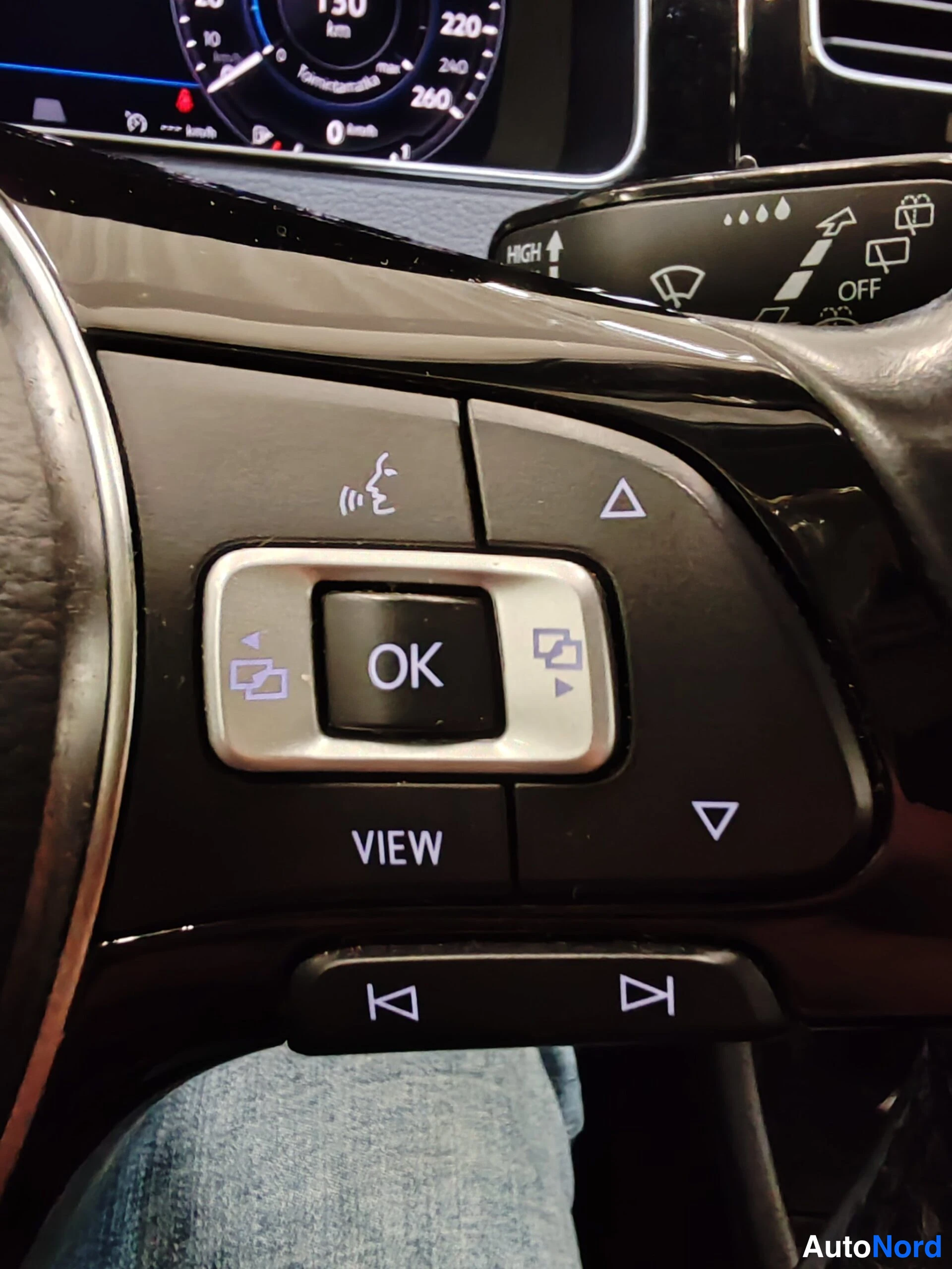Harmaa Volkswagen Golf 2019, yksityiskohta, kuva 28