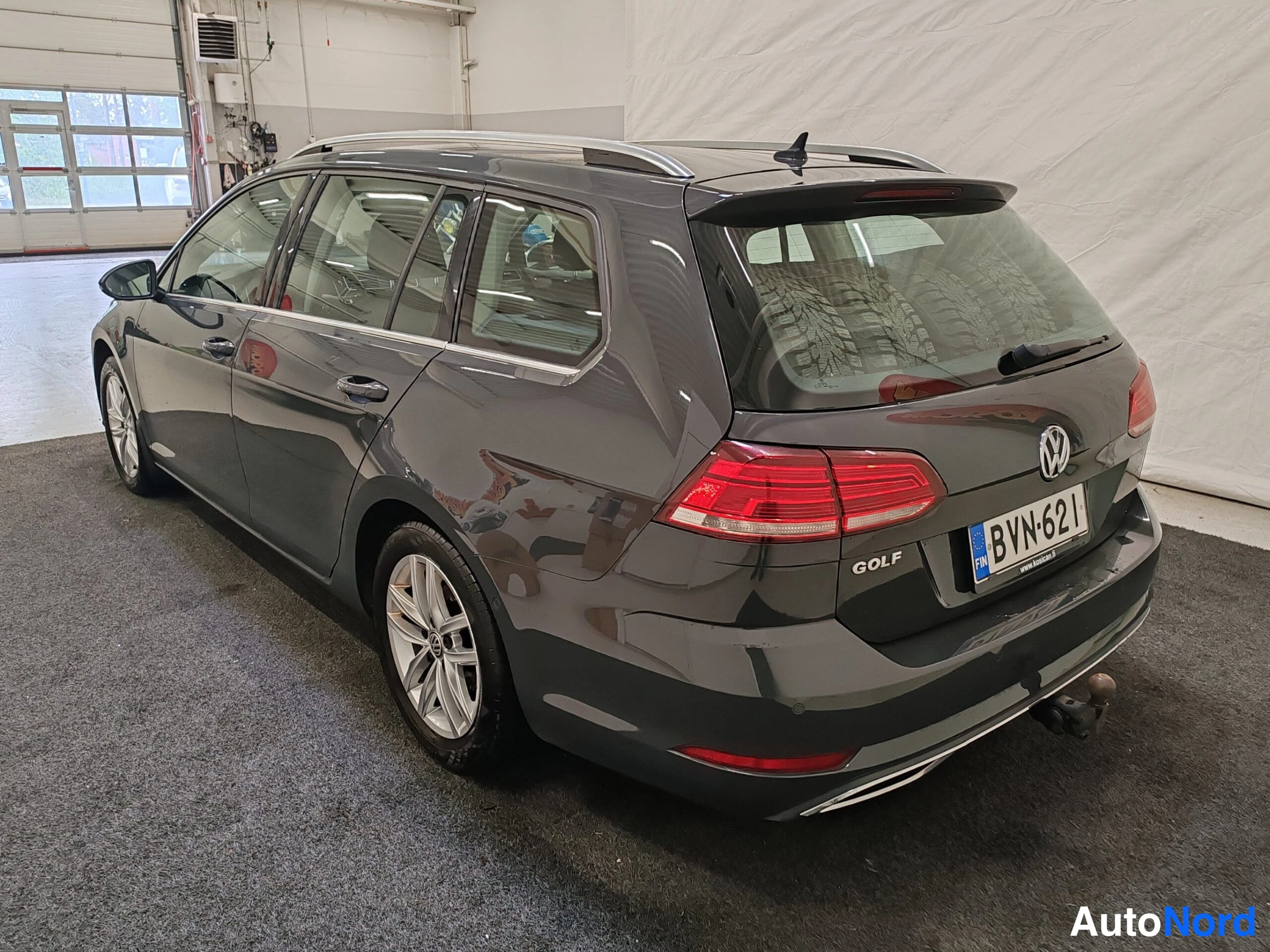 Harmaa Volkswagen Golf 2019, takaviisto, kuva 12