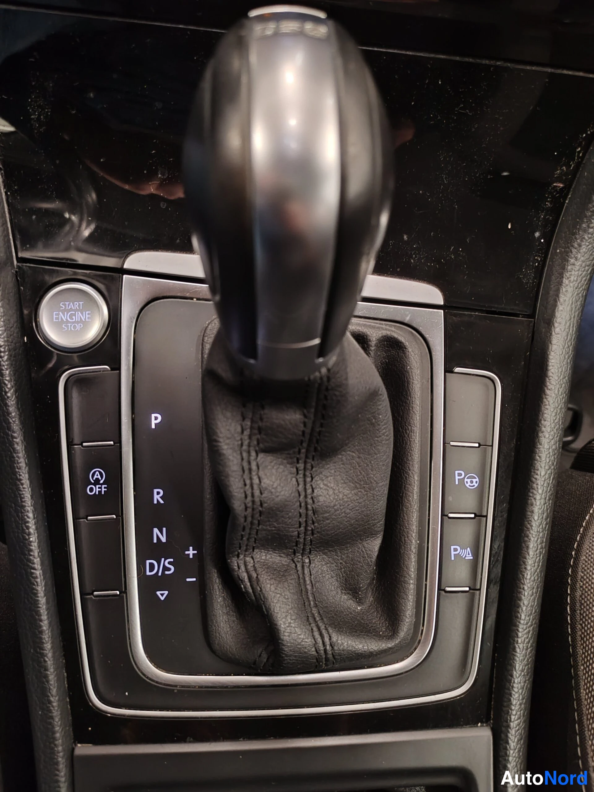 Harmaa Volkswagen Golf 2019, yksityiskohta, kuva 36