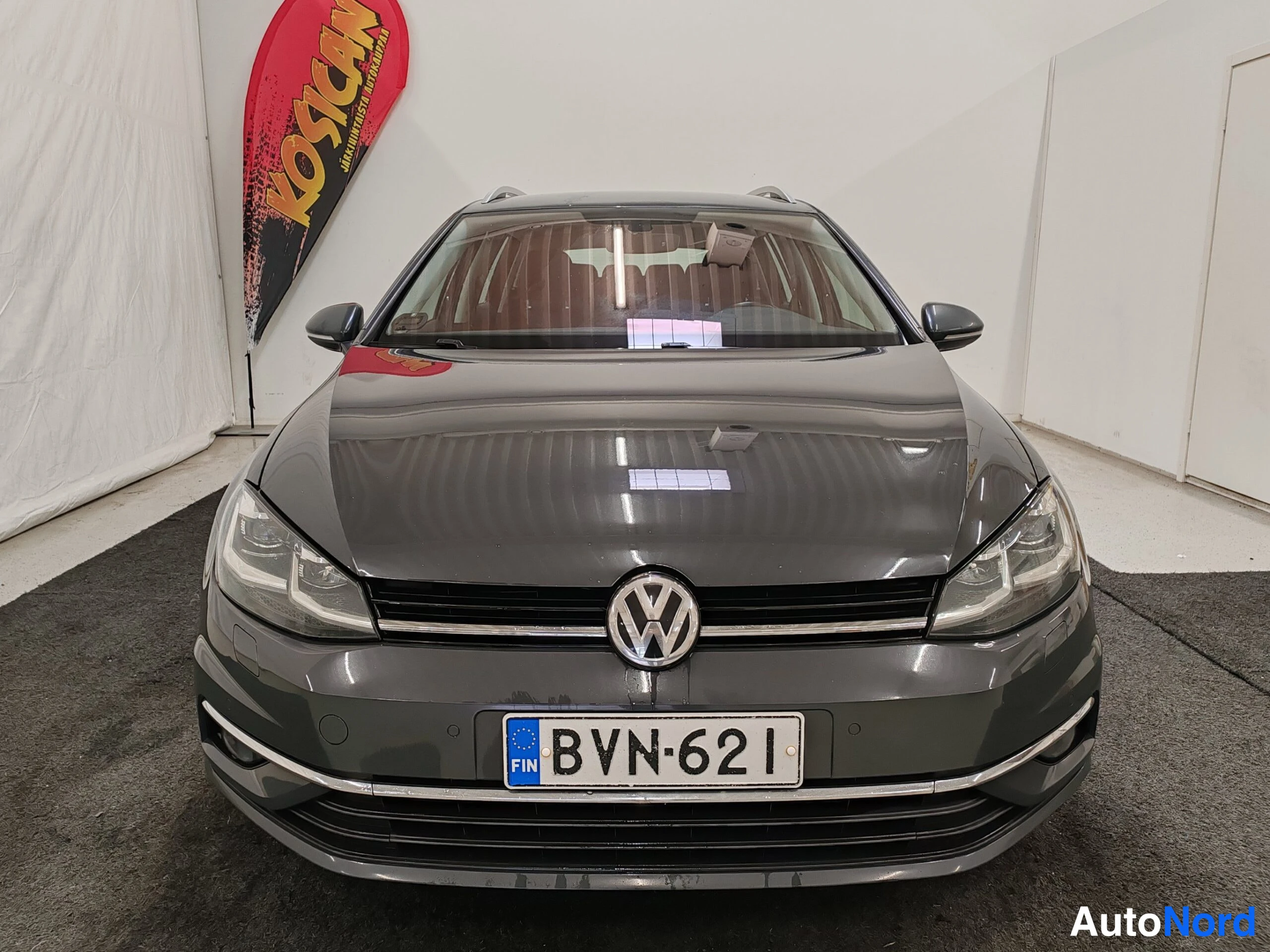Harmaa Volkswagen Golf 2019, edestä, kuva 7