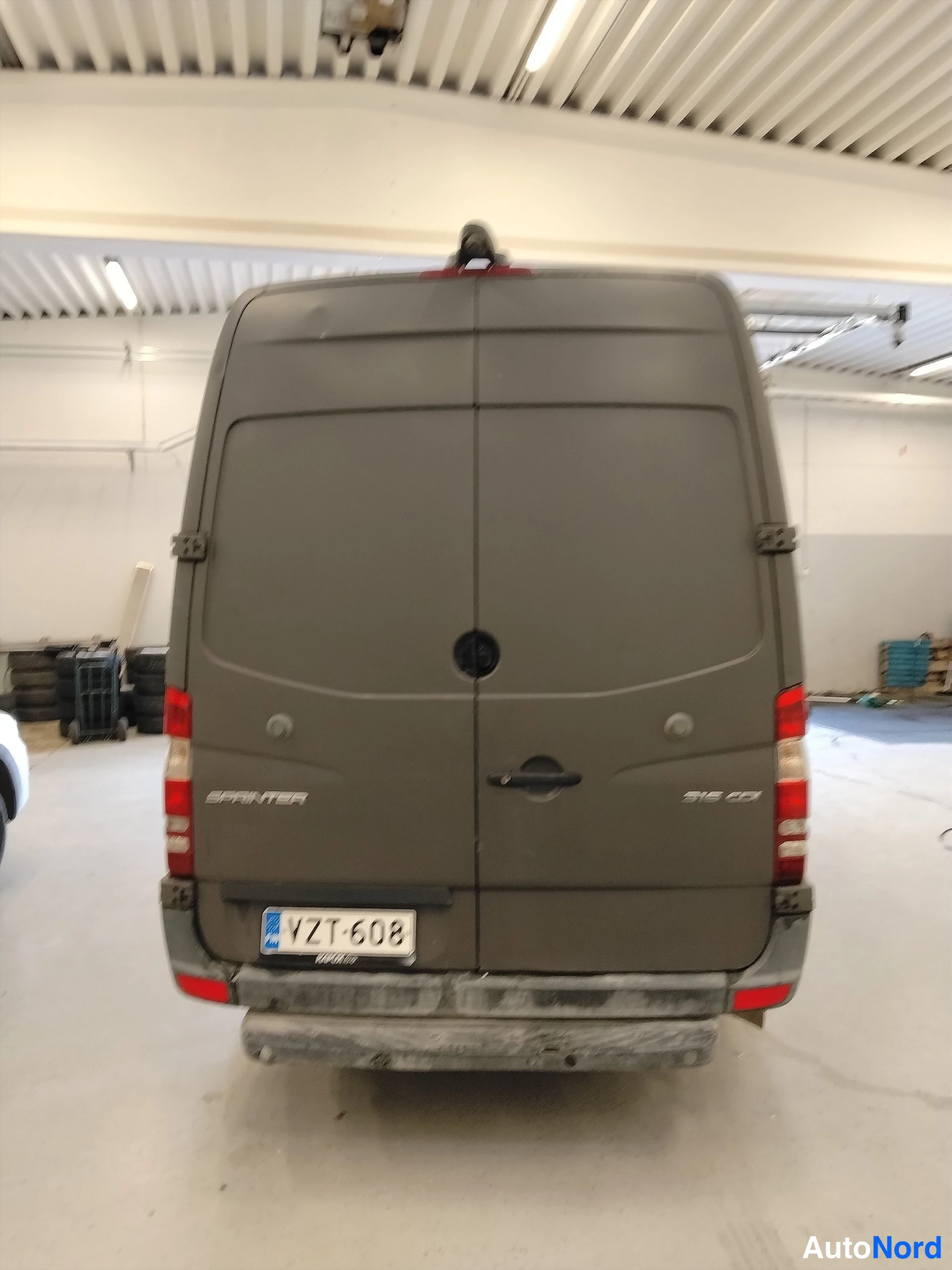 Ruskea Mercedes-Benz Sprinter 2016, takaa, kuva 8