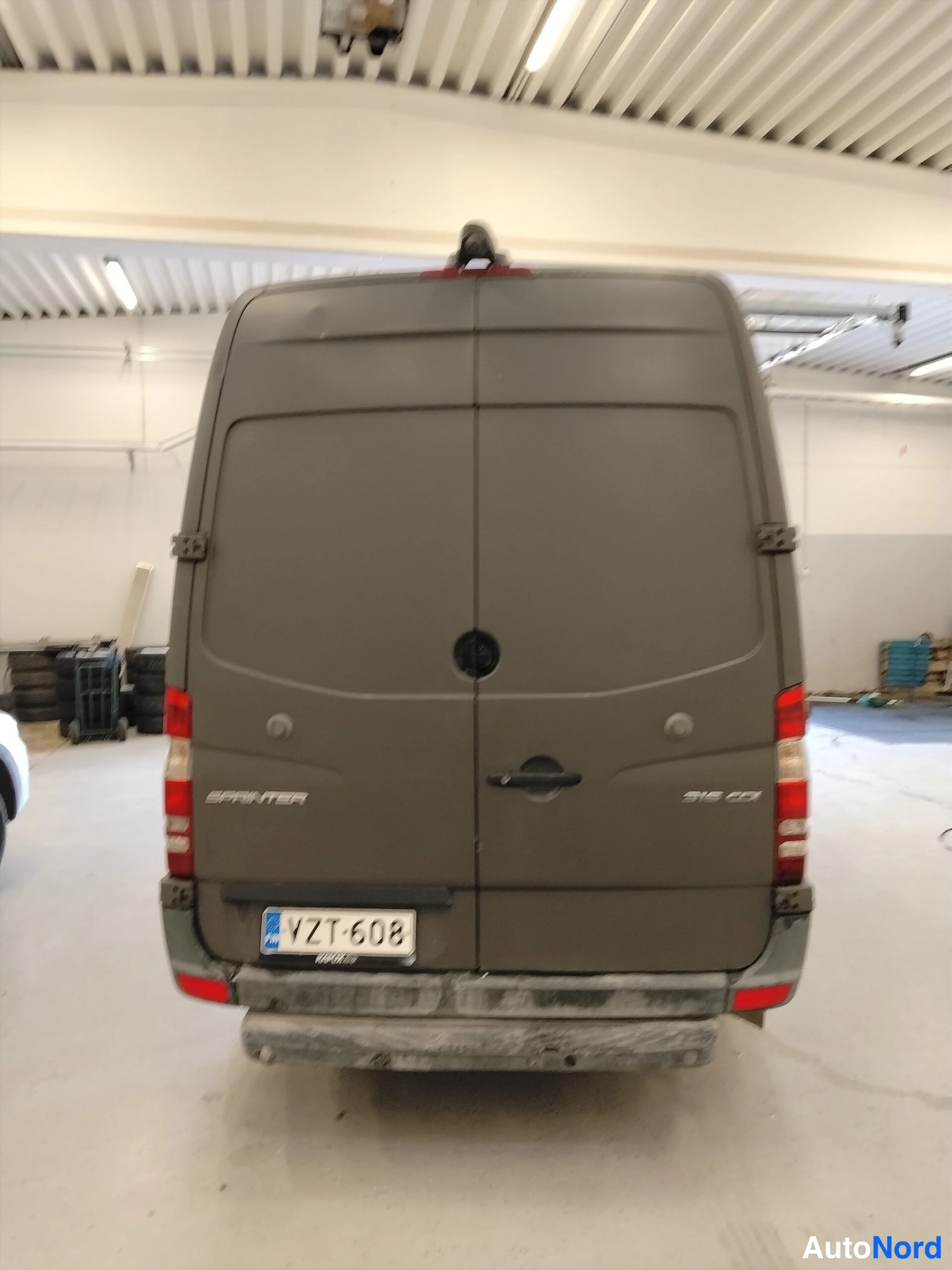 Ruskea Mercedes-Benz Sprinter 2016, takaa, kuva 7