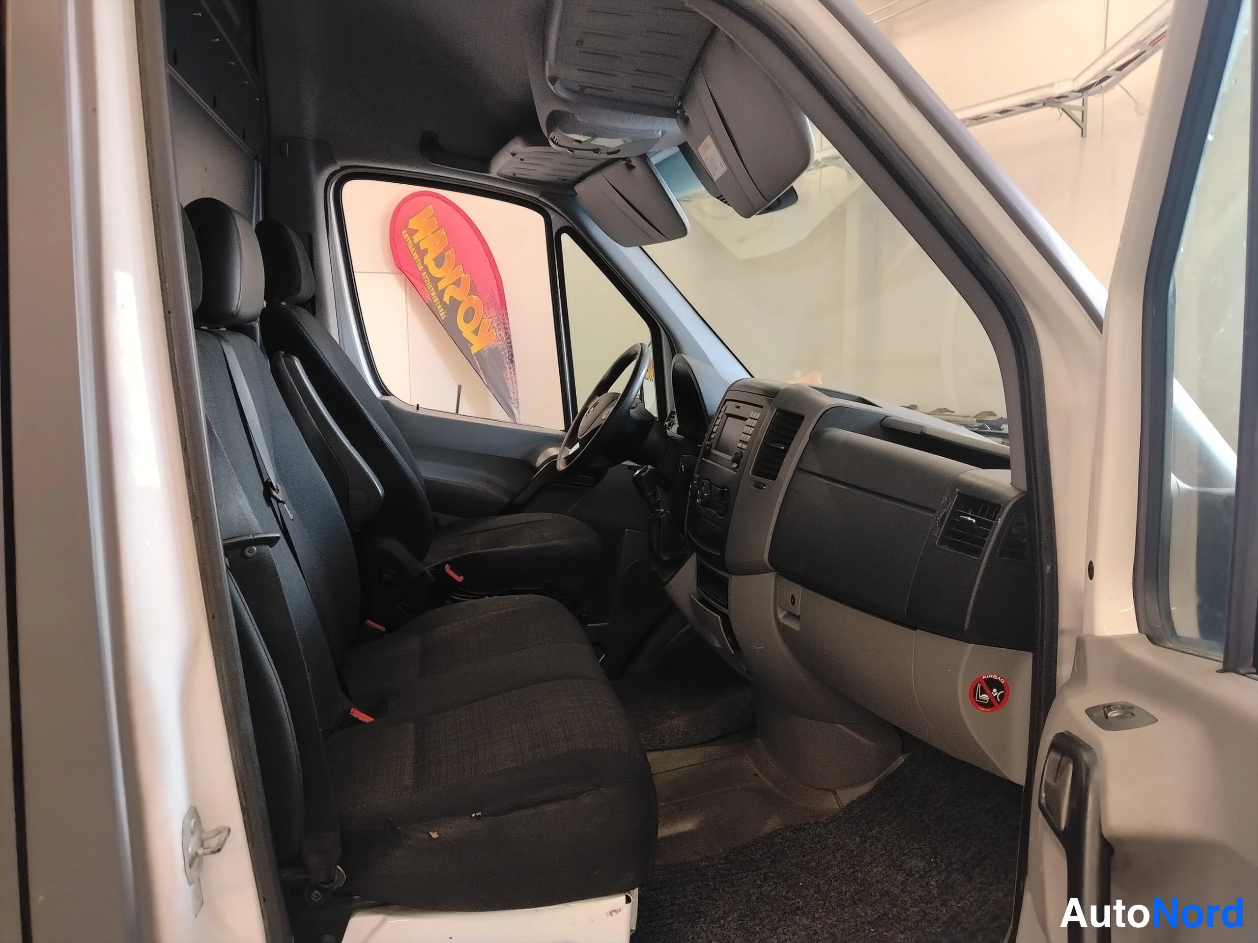 Ruskea Mercedes-Benz Sprinter 2016, ohjaamo, kuva 9