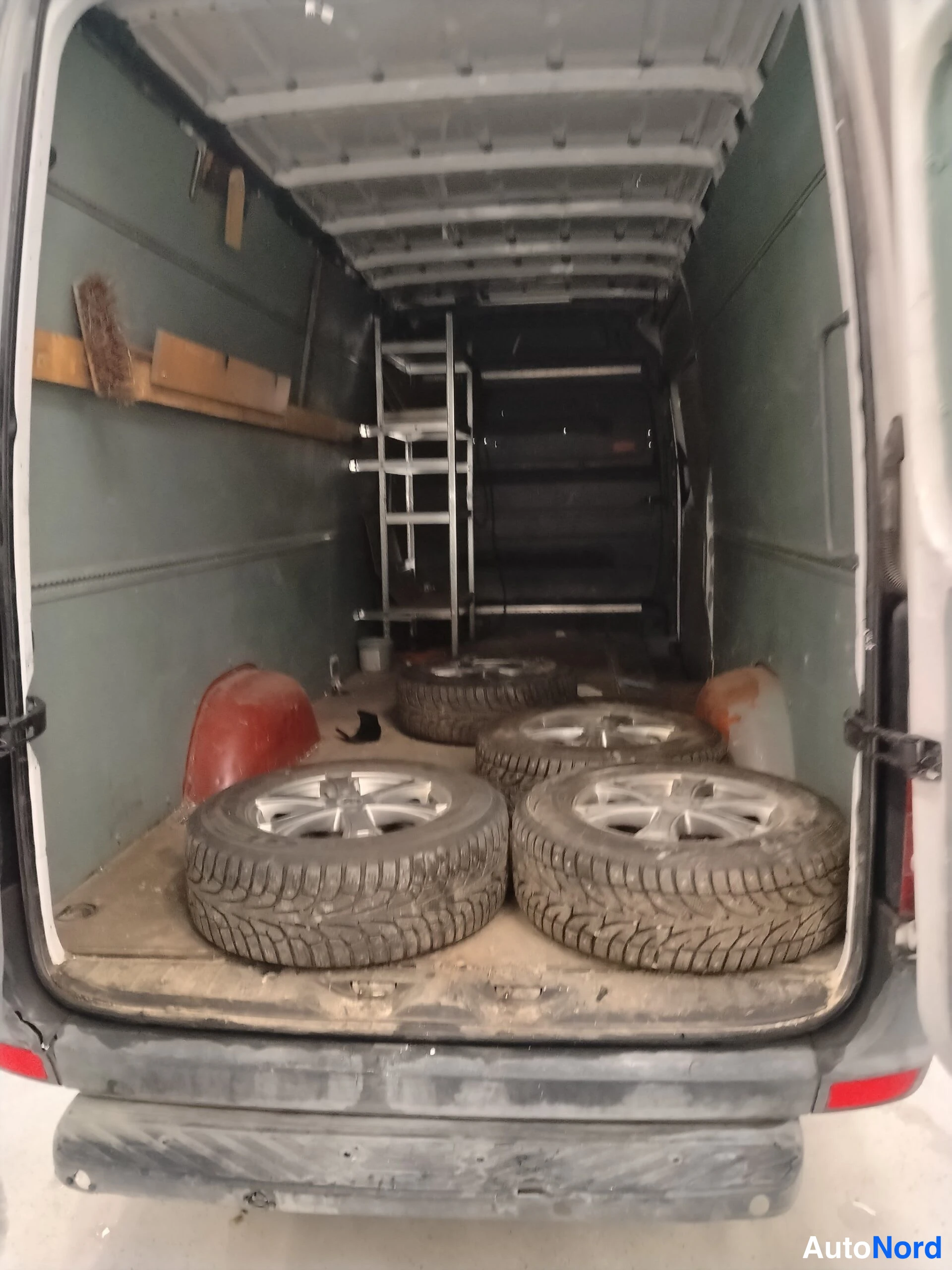 Ruskea Mercedes-Benz Sprinter 2016, tavaratila, kuva 13