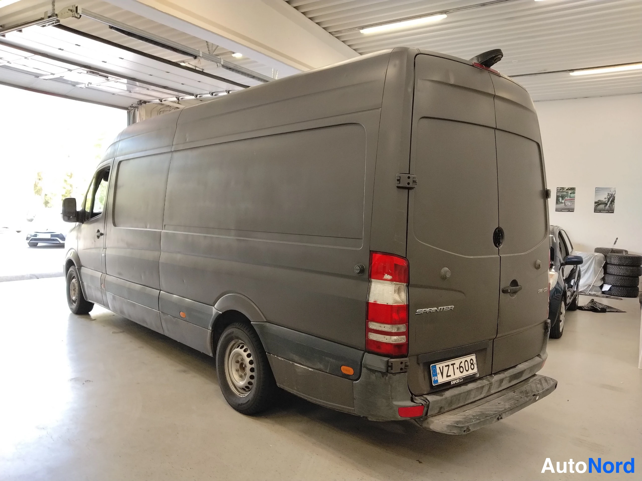 Ruskea Mercedes-Benz Sprinter 2016, takaviisto, kuva 6