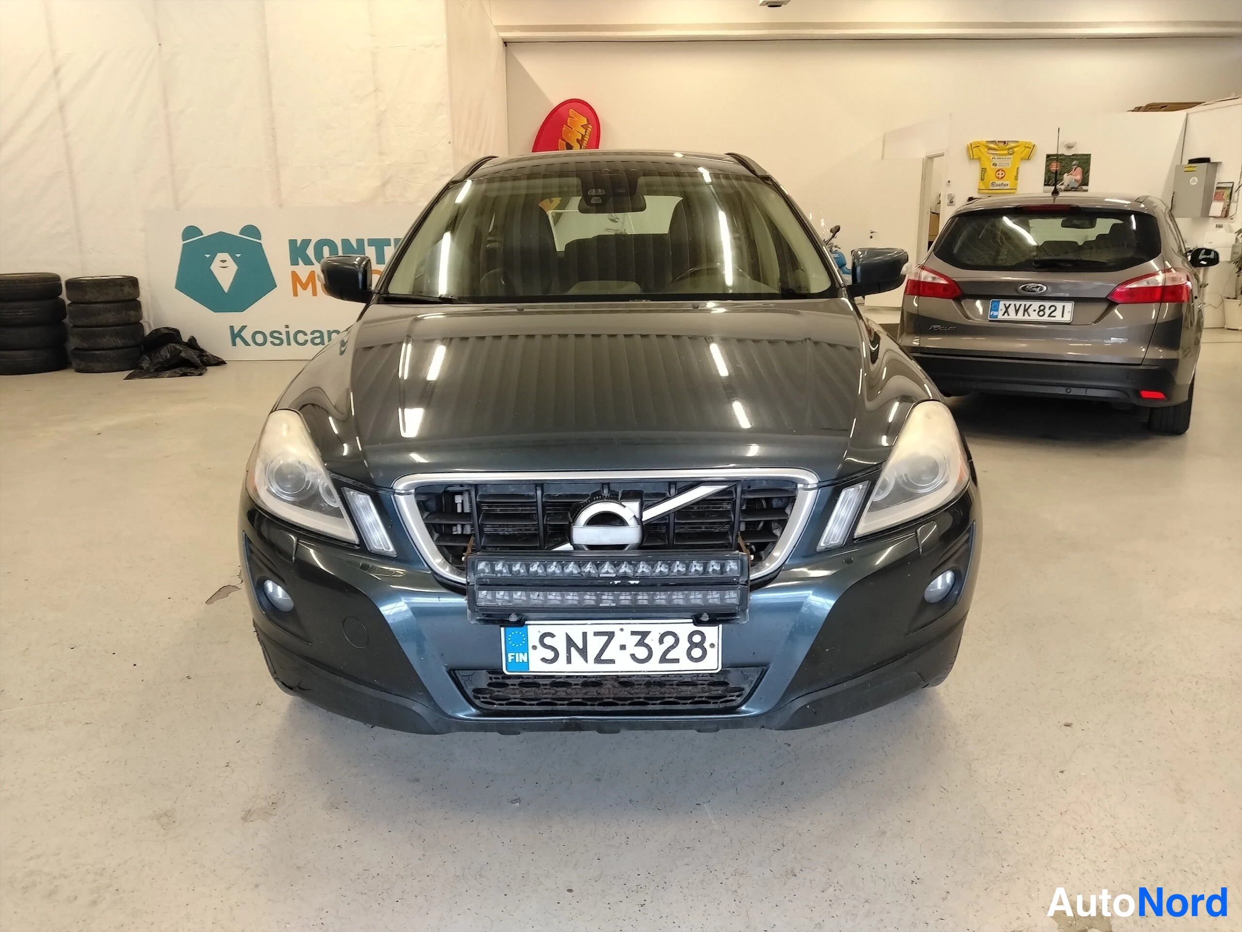 Sininen Volvo XC60 2010, edestä, kuva 5