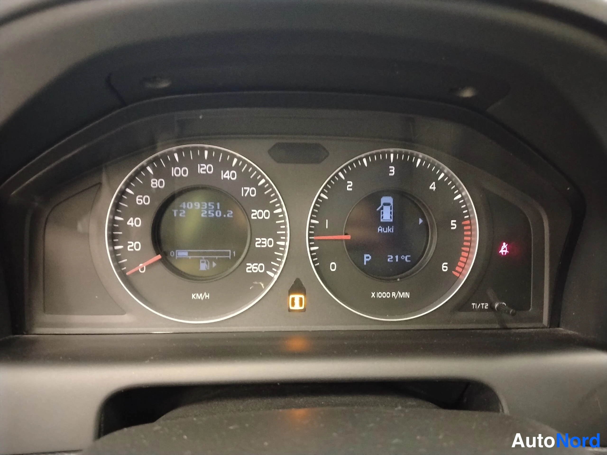 Sininen Volvo XC60 2010, yksityiskohta, kuva 25
