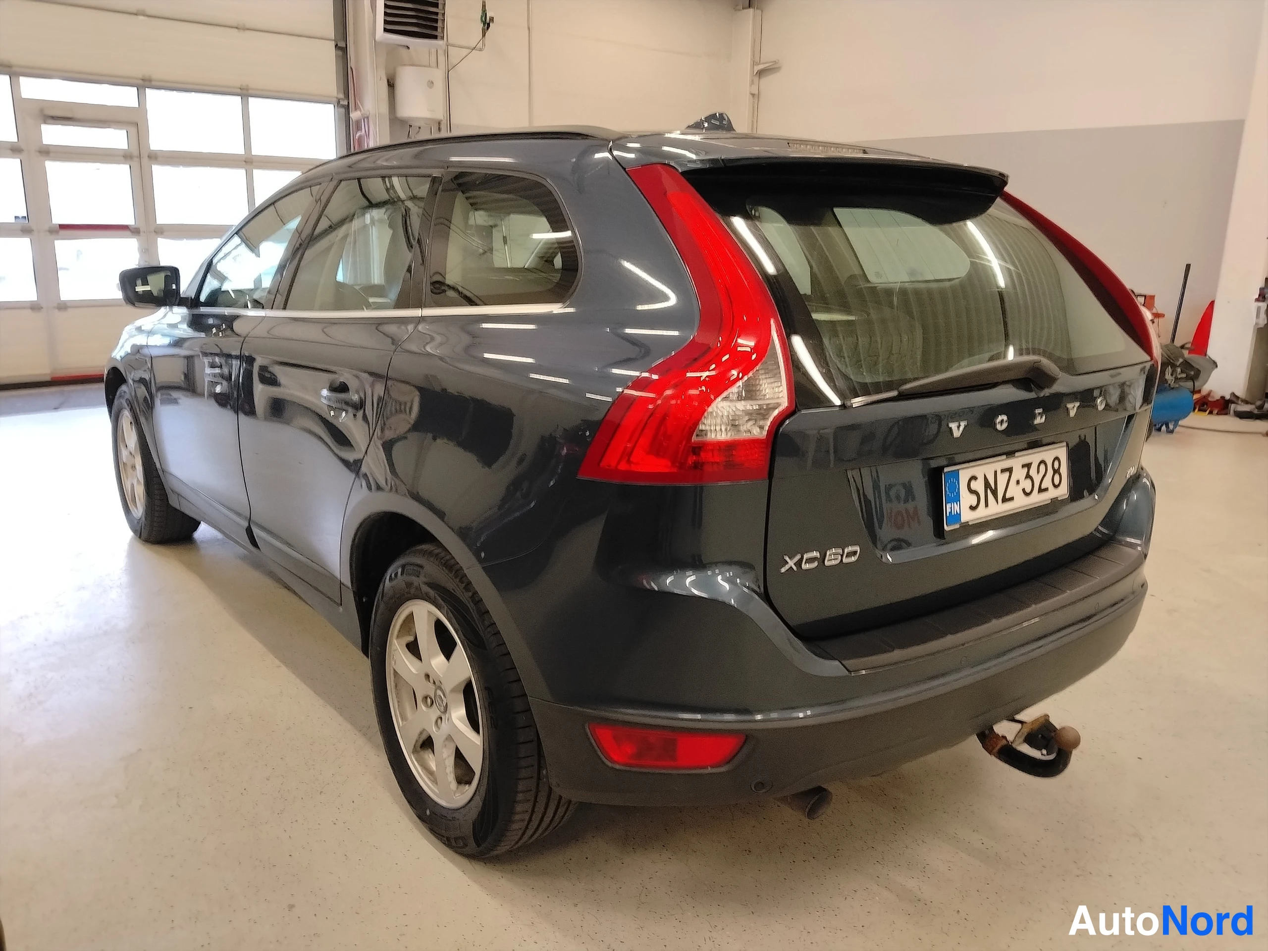 Sininen Volvo XC60 2010, takaviisto, kuva 10