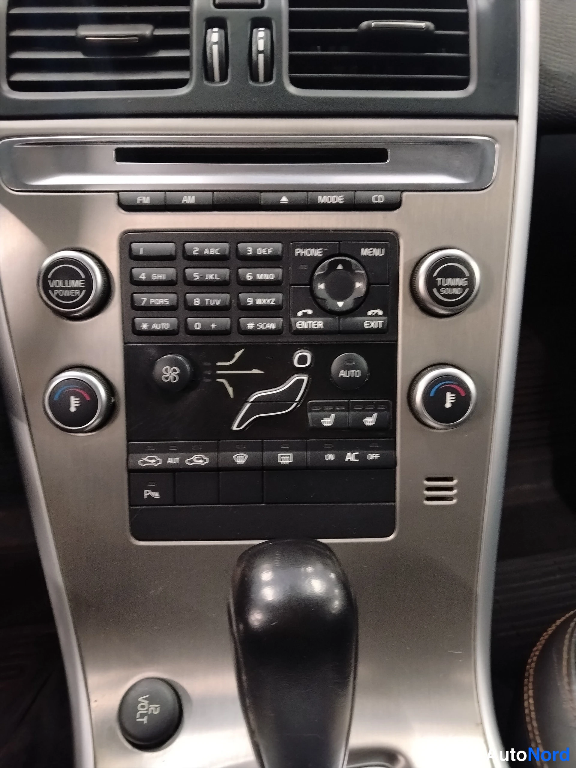 Sininen Volvo XC60 2010, yksityiskohta, kuva 23