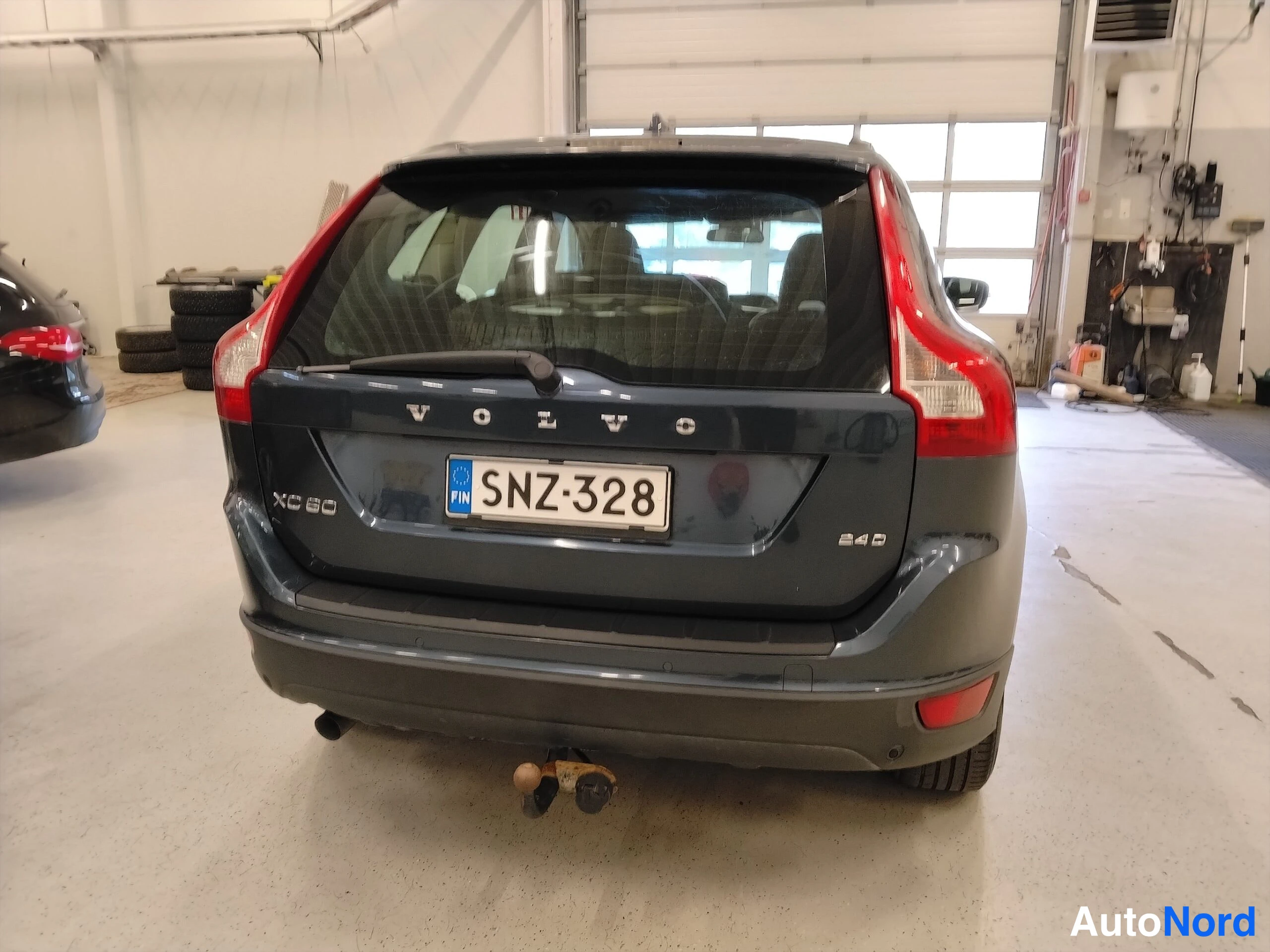 Sininen Volvo XC60 2010, takaa, kuva 12